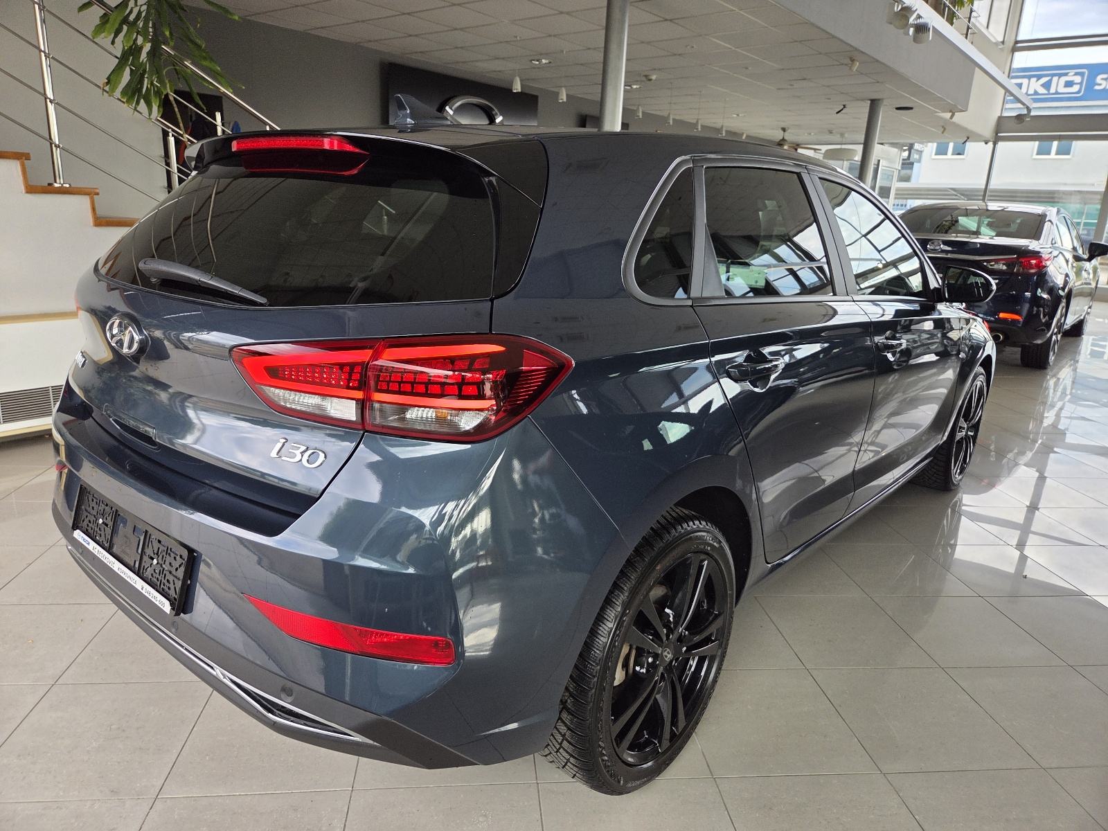 Hyundai i30 1,5 T-GDI AT NAVI KAMERA LED SERVISNA, fotografija 7