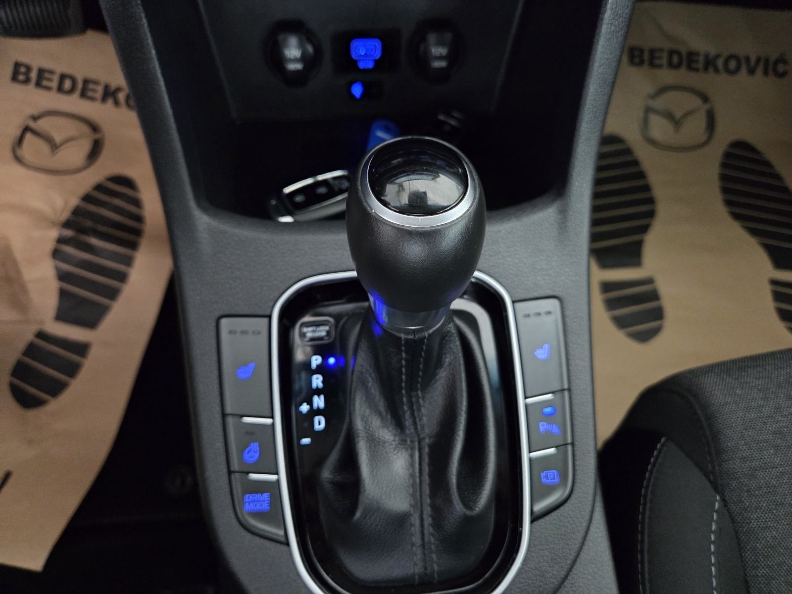 Hyundai i30 1,5 T-GDI AT NAVI KAMERA LED SERVISNA, fotografija 17