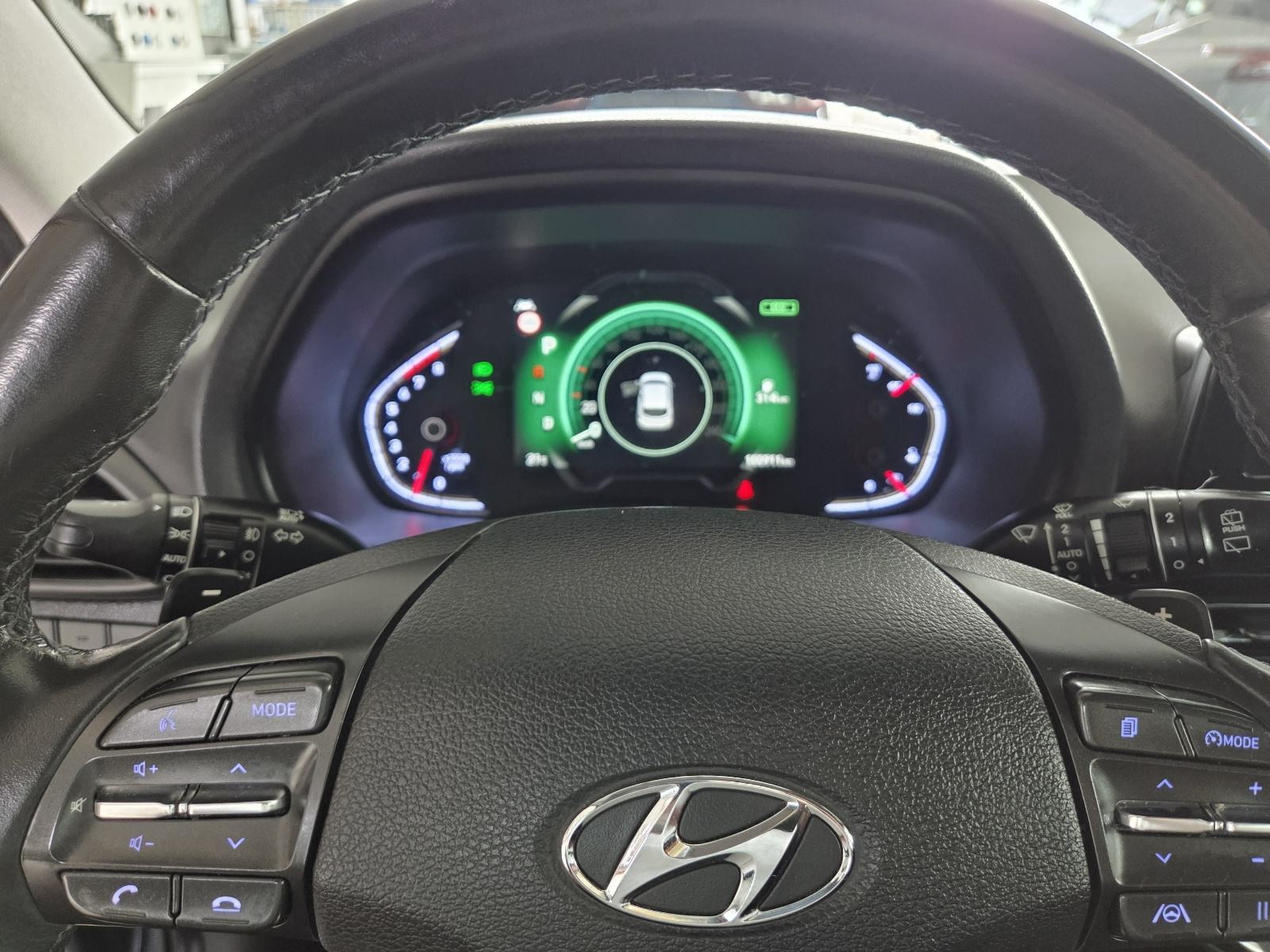 Hyundai i30 1,5 T-GDI AT NAVI KAMERA LED SERVISNA, fotografija 19