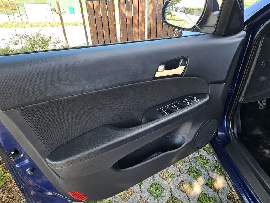 Hyundai i30 1,6 16V, fotografija 13