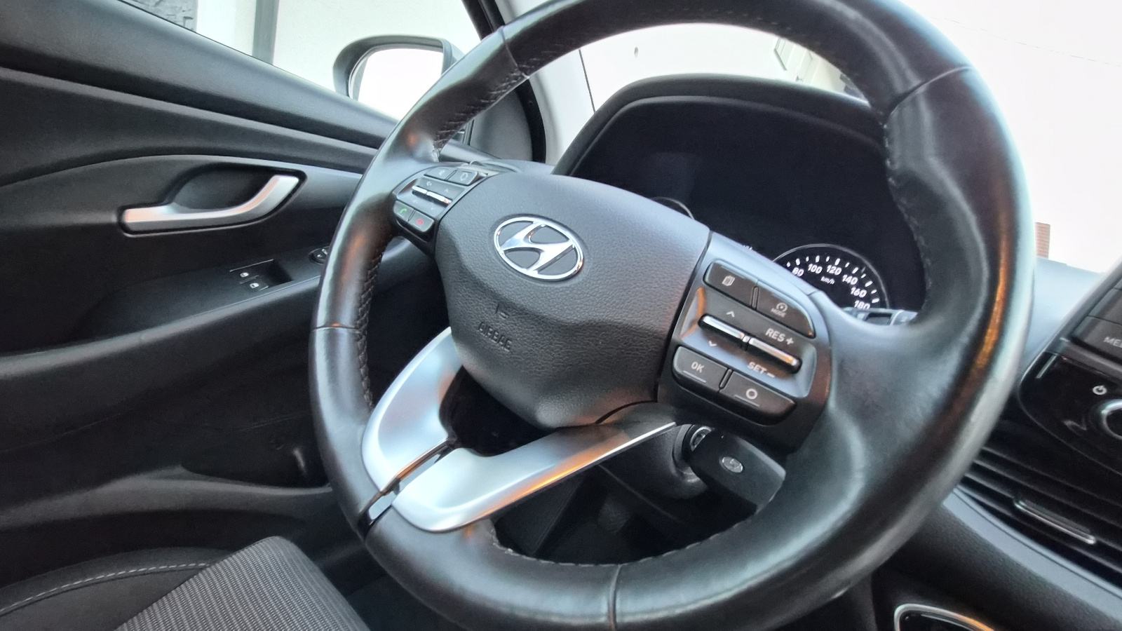 Hyundai i30 1,6 CRDi - 1.VLASNIK - NIJE UVOZ - KAO NOV -, fotografija 13