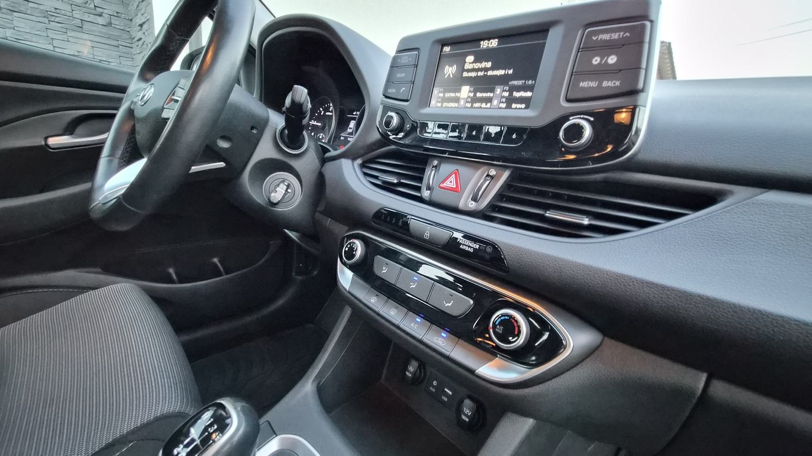 Hyundai i30 1,6 CRDi - 1.VLASNIK - NIJE UVOZ - KAO NOV -, fotografija 14
