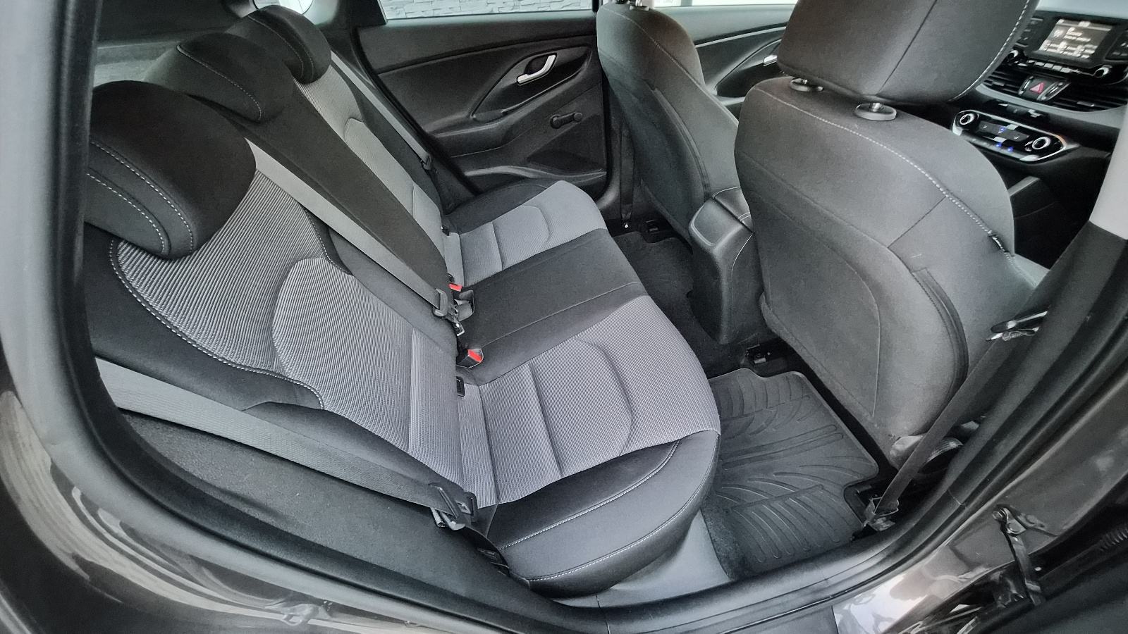 Hyundai i30 1,6 CRDi - 1.VLASNIK - NIJE UVOZ - KAO NOV -, fotografija 17