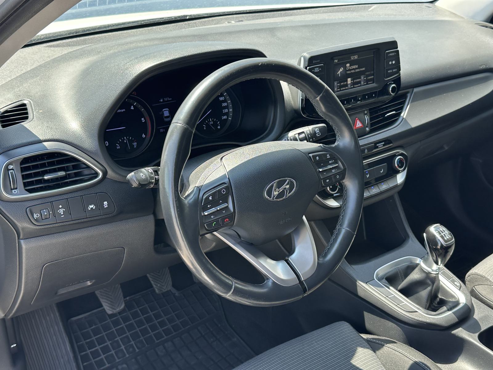 Hyundai i30 1.6 CRDi | 12MJ JAMSTVA, fotografija 12