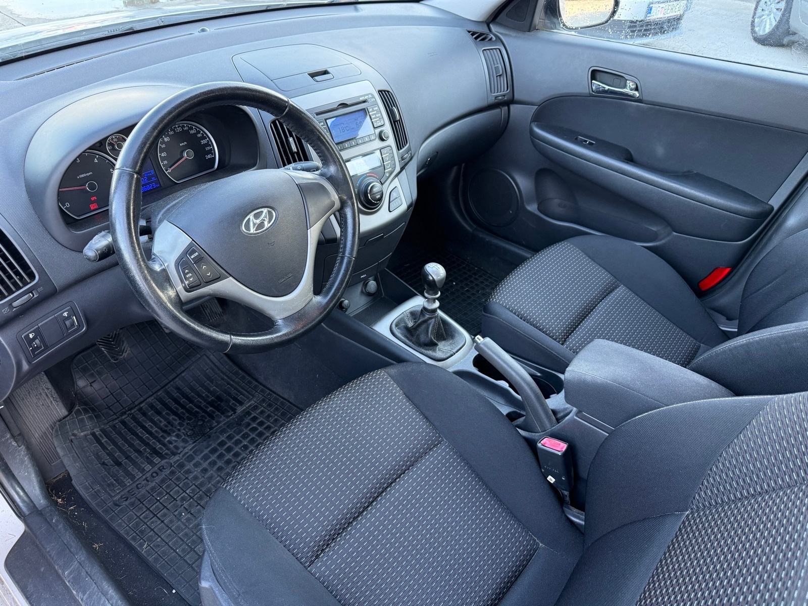 Hyundai i30 1,6 CRDi 2009g prvi vlasnik , prodajem…, fotografija 7