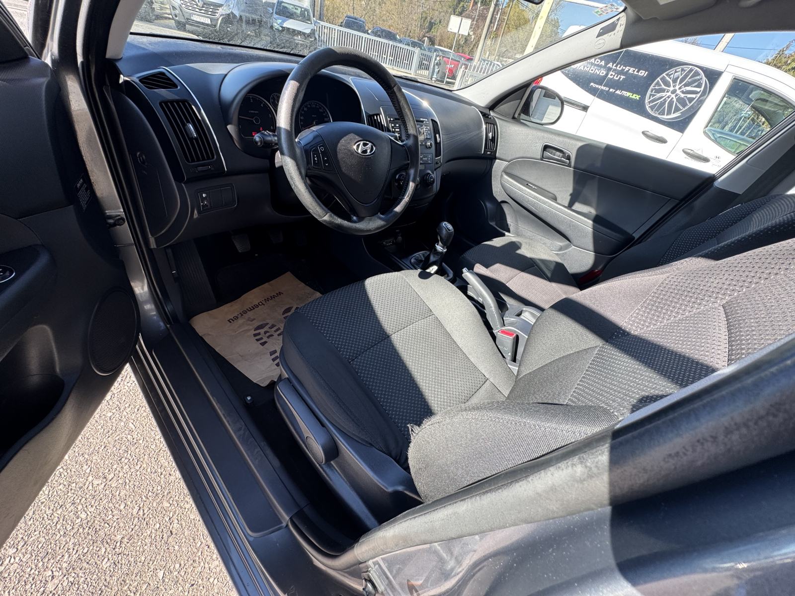 Hyundai i30 1,6 CRDi””2011god””Na ime kupca””Kartice””, fotografija 7