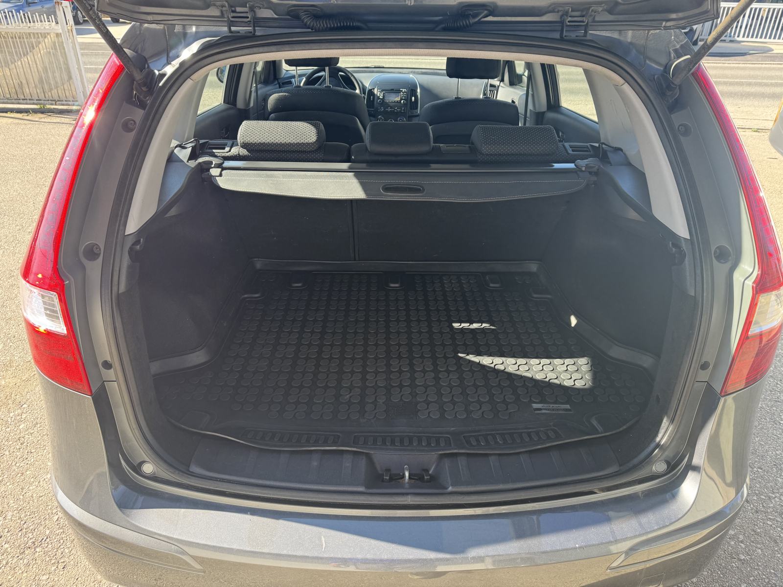 Hyundai i30 1,6 CRDi””2011god””Na ime kupca””Kartice””, fotografija 9