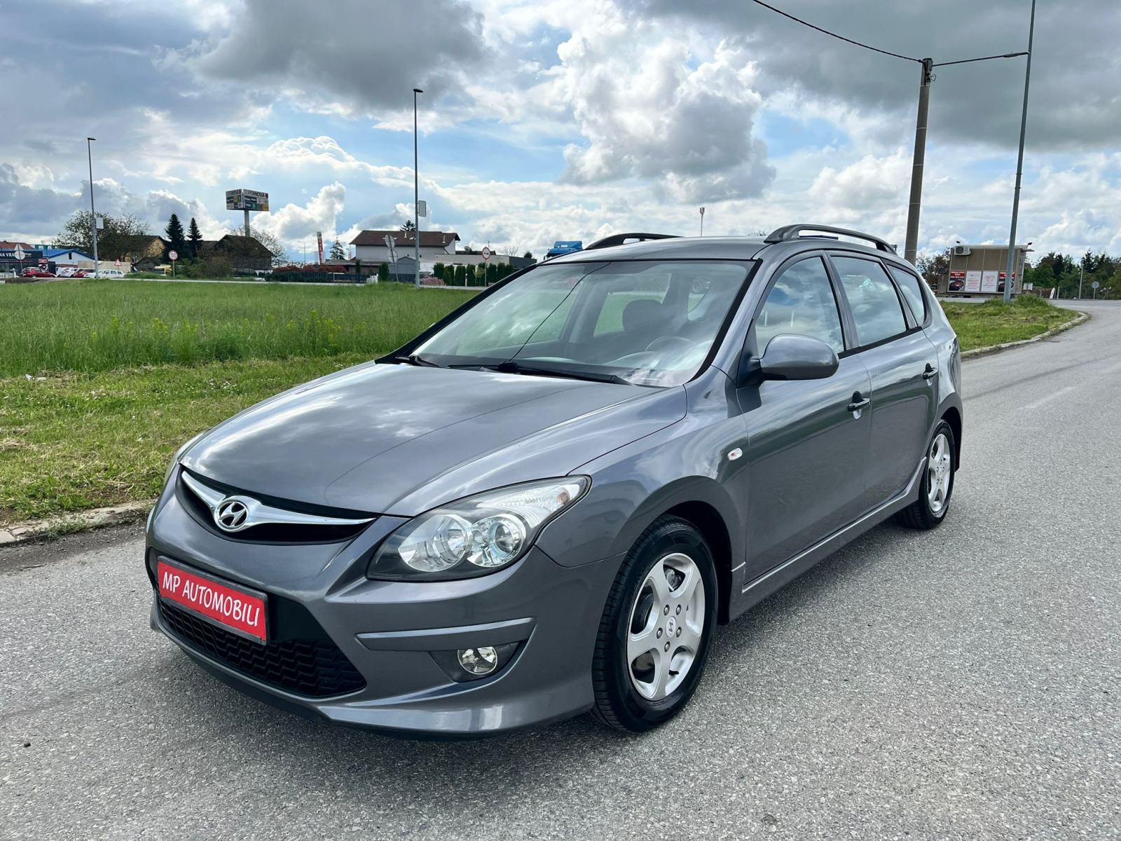 Hyundai i30 1,6 CRDi-2013god.mod-KLIMA-alu,6brzina,elek.paket,KARTICE, fotografija 1