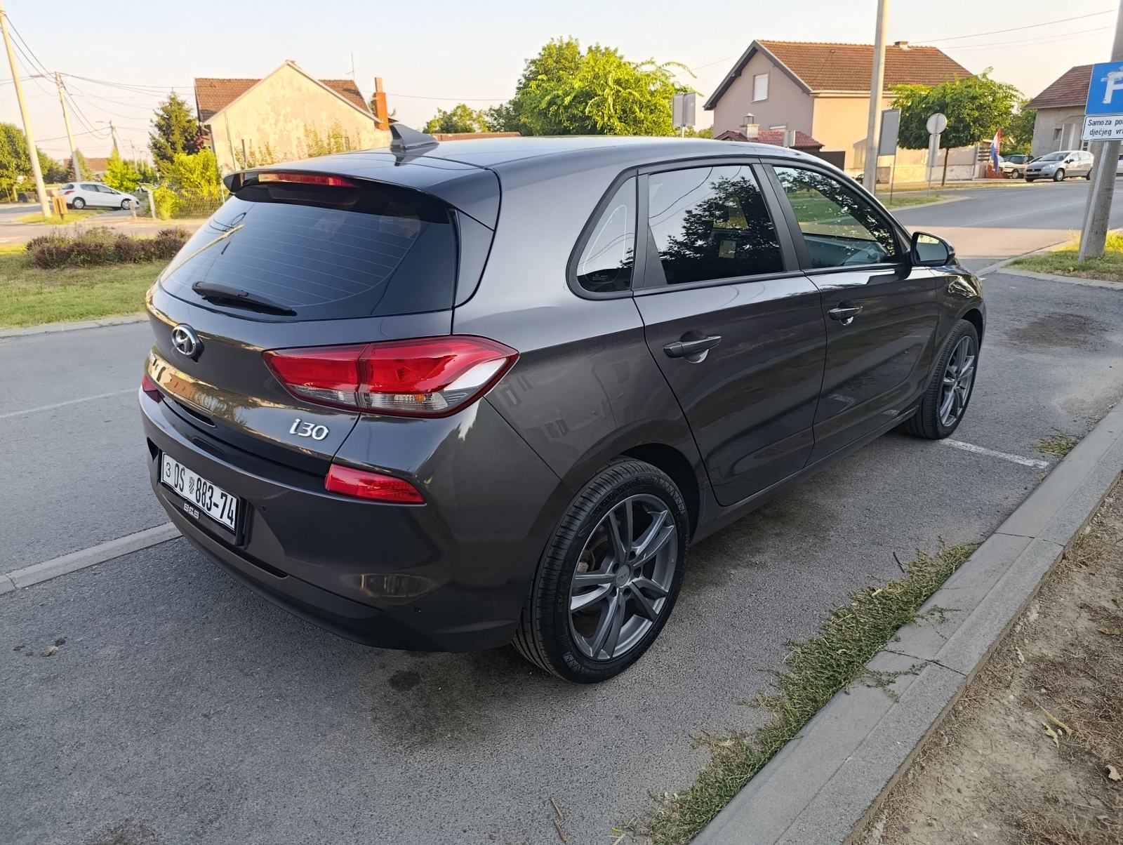 Hyundai i30 1,6 CRDi 85kw reg.1 god. u odličnom stanju, fotografija 6