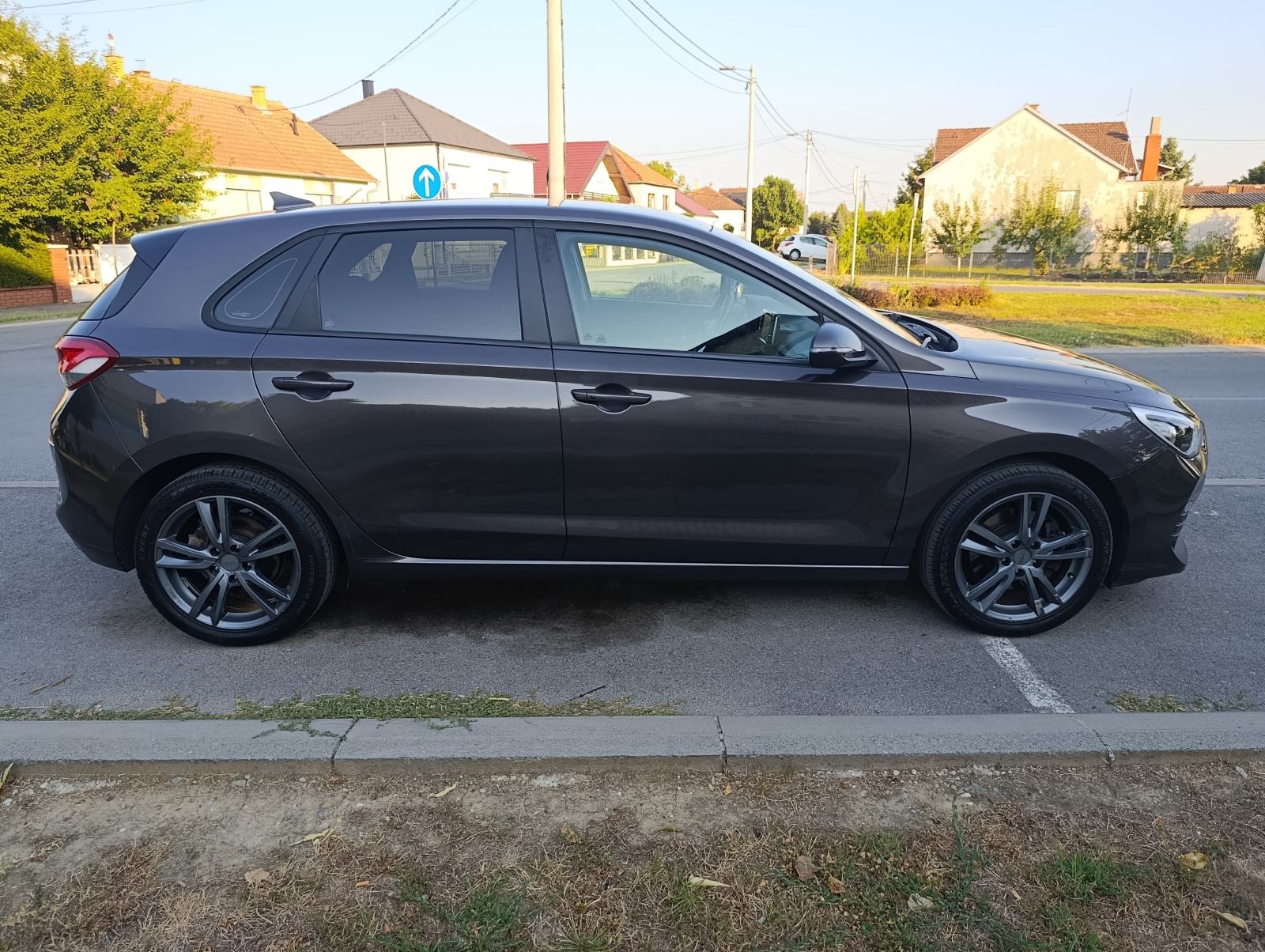 Hyundai i30 1,6 CRDi 85kw reg.1 god. u odličnom stanju, fotografija 5