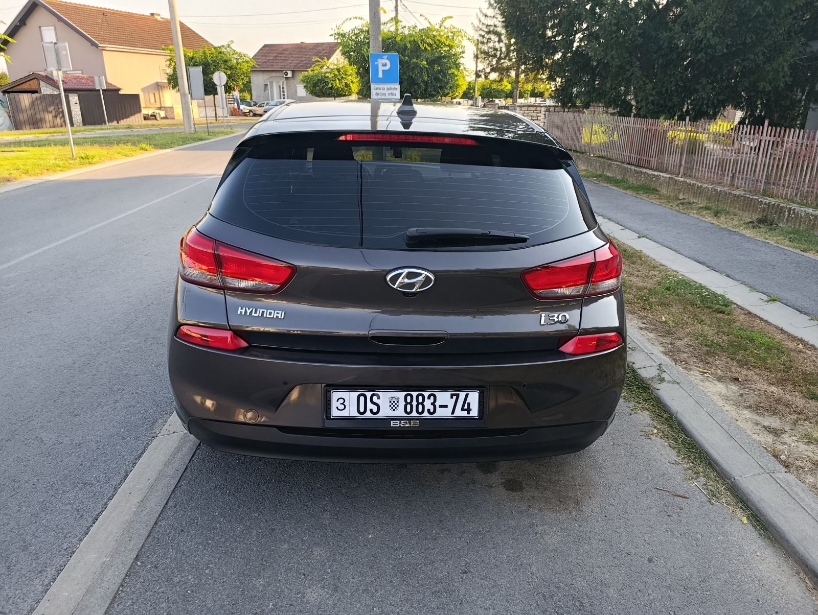Hyundai i30 1,6 CRDi 85kw reg.1 god. u odličnom stanju, fotografija 4