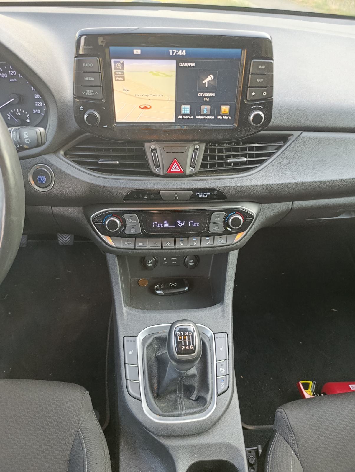 Hyundai i30 1,6 CRDi 85kw reg.1 god. u odličnom stanju, fotografija 13