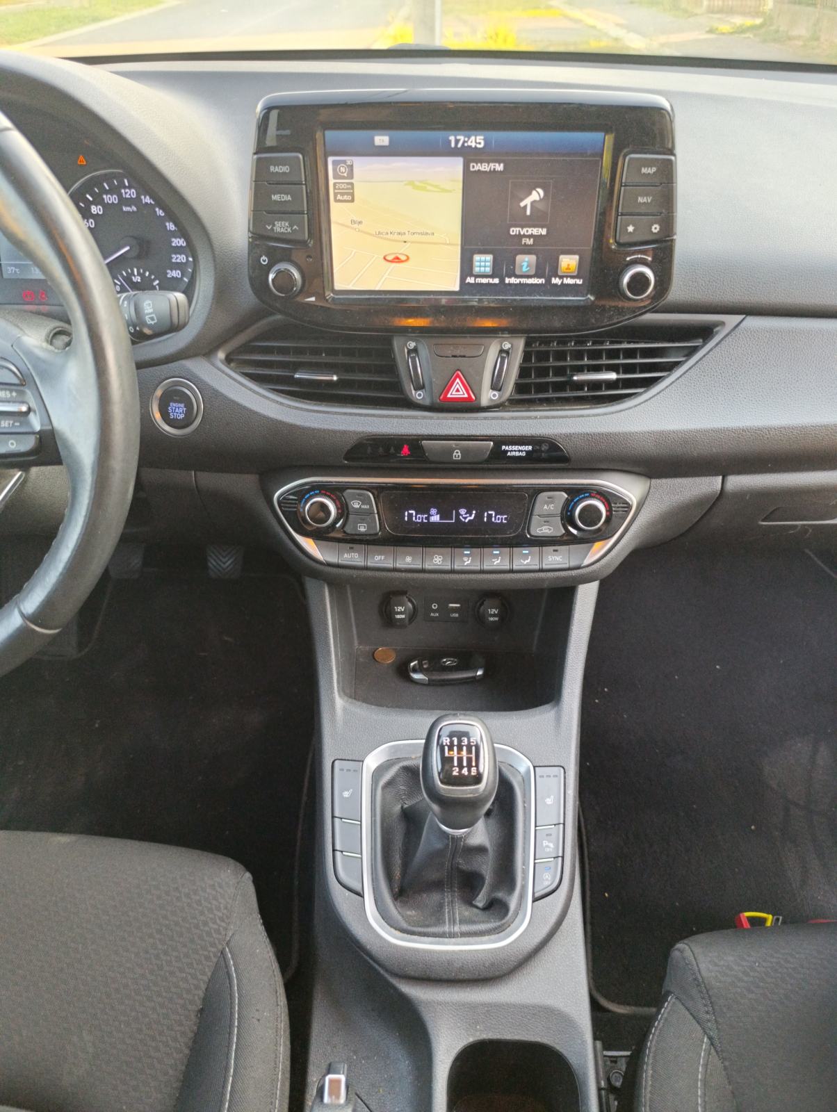 Hyundai i30 1,6 CRDi 85kw reg.1 god. u odličnom stanju, fotografija 15
