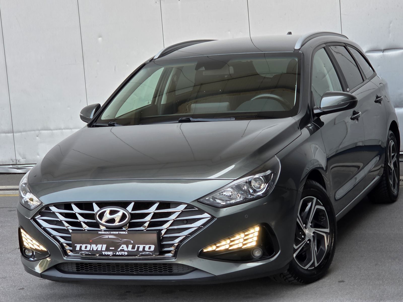 Hyundai i30 1,6 CRDI automatik,NAVI,KAMERA,LED ,1 VL,SERVISNA HYUNDAI, fotografija 2