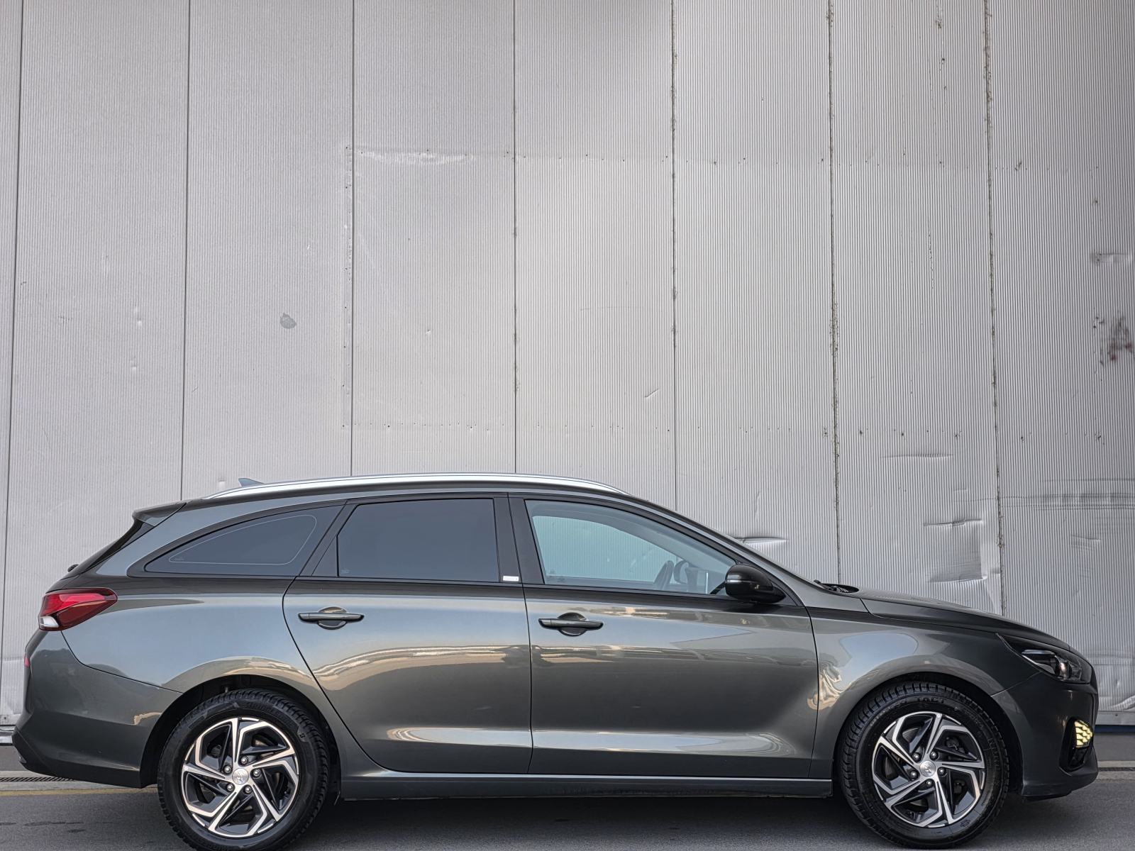 Hyundai i30 1,6 CRDI automatik,NAVI,KAMERA,LED ,1 VL,SERVISNA HYUNDAI, fotografija 4