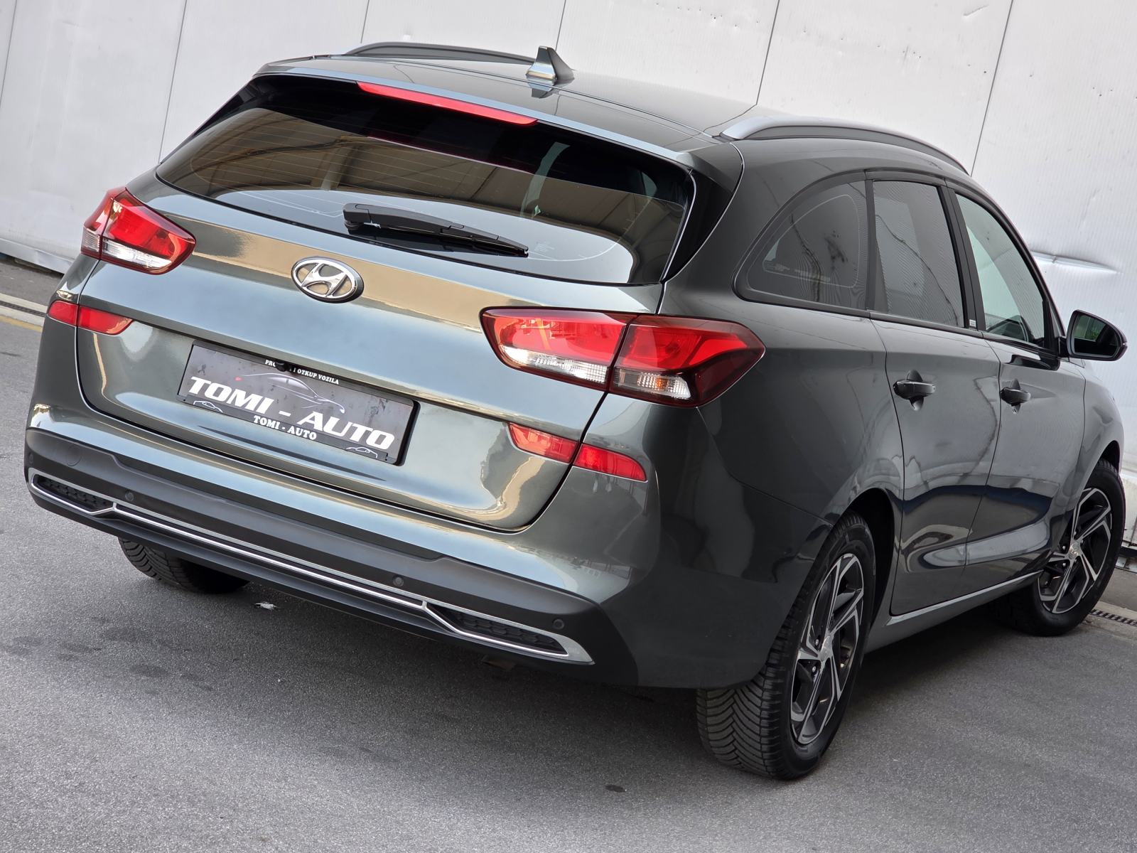 Hyundai i30 1,6 CRDI automatik,NAVI,KAMERA,LED ,1 VL,SERVISNA HYUNDAI, fotografija 6