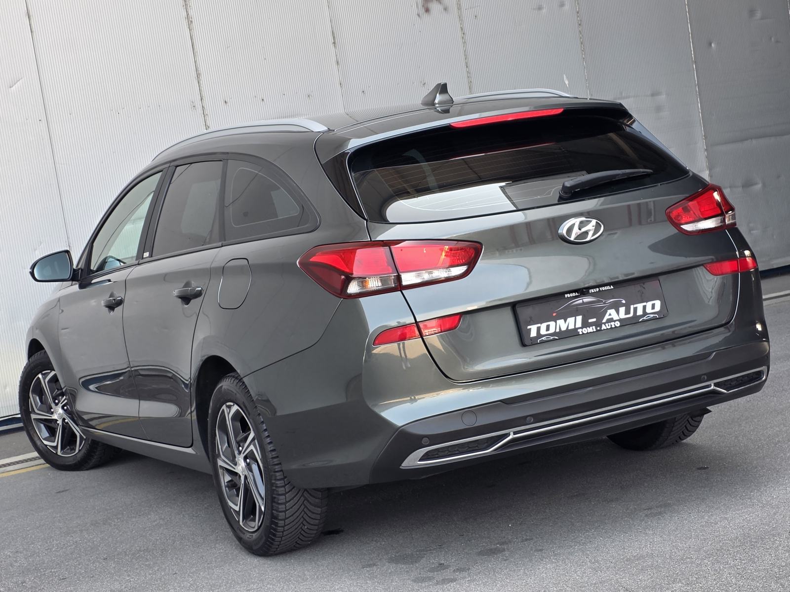 Hyundai i30 1,6 CRDI automatik,NAVI,KAMERA,LED ,1 VL,SERVISNA HYUNDAI, fotografija 7