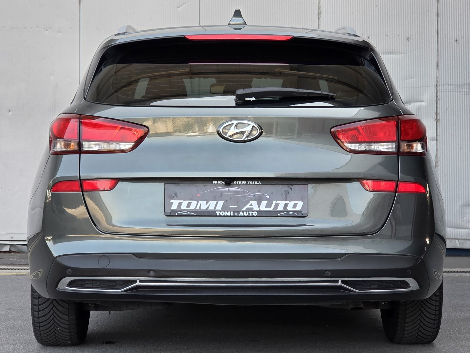 Hyundai i30 1,6 CRDI automatik,NAVI,KAMERA,LED ,1 VL,SERVISNA HYUNDAI, fotografija 8