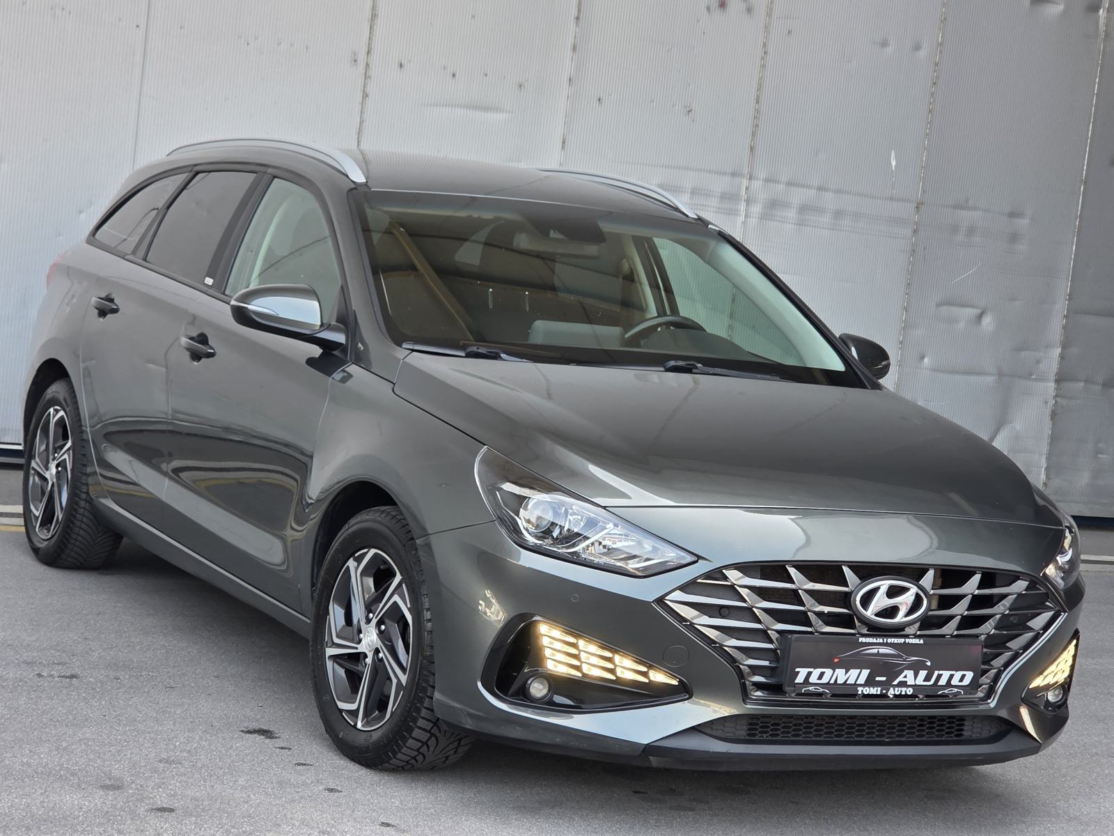 Hyundai i30 1,6 CRDI automatik,NAVI,KAMERA,LED ,1 VL,SERVISNA HYUNDAI, fotografija 9