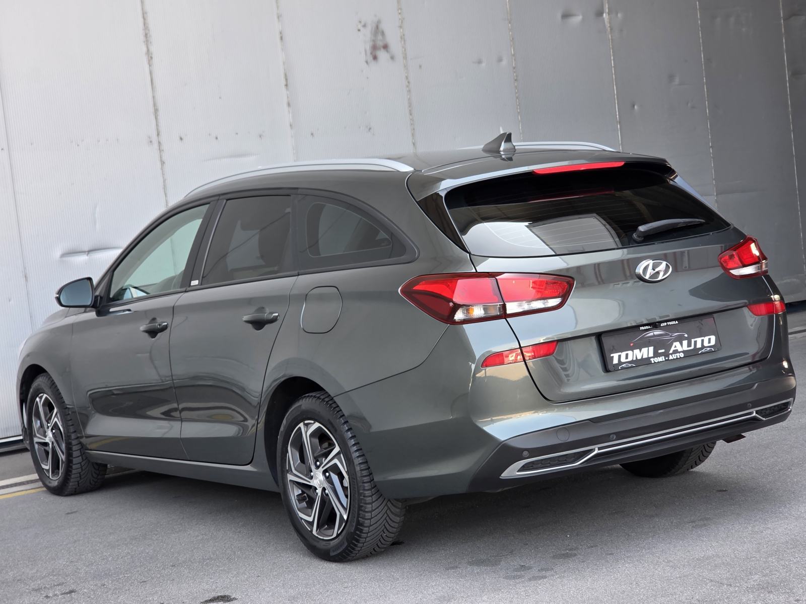 Hyundai i30 1,6 CRDI automatik,NAVI,KAMERA,LED ,1 VL,SERVISNA HYUNDAI, fotografija 11