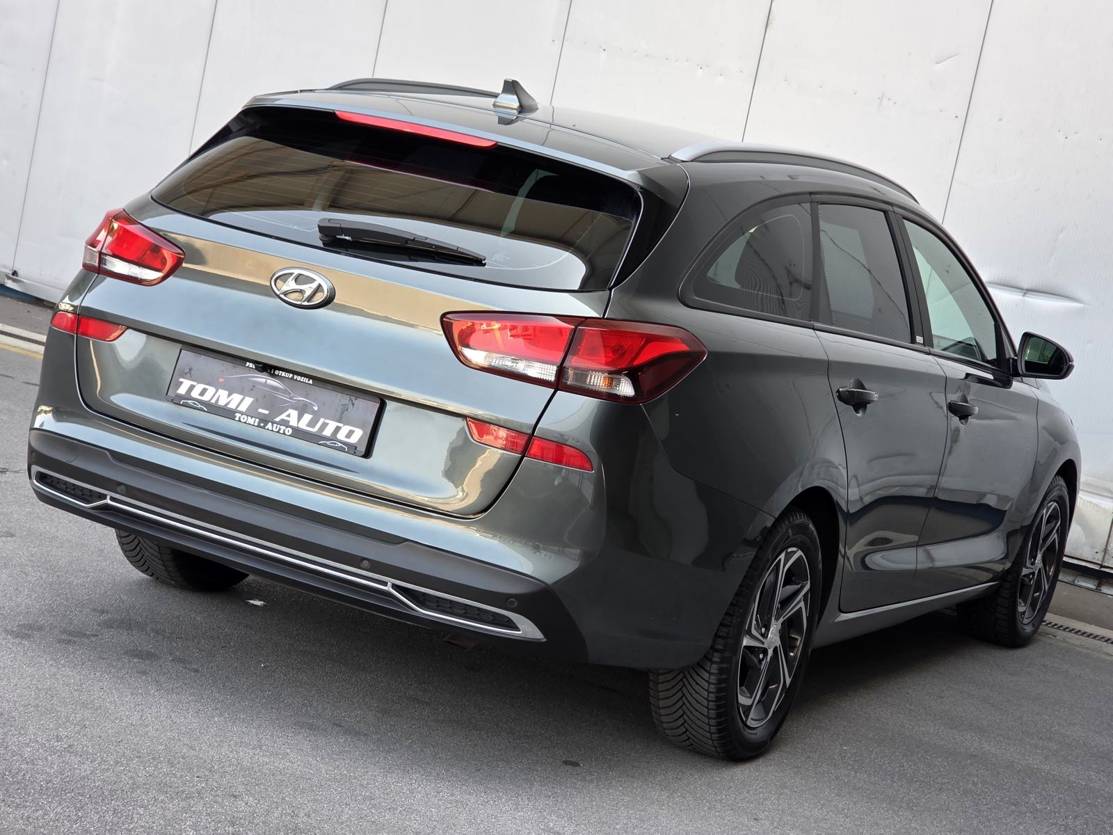 Hyundai i30 1,6 CRDI automatik,NAVI,KAMERA,LED ,1 VL,SERVISNA HYUNDAI, fotografija 12