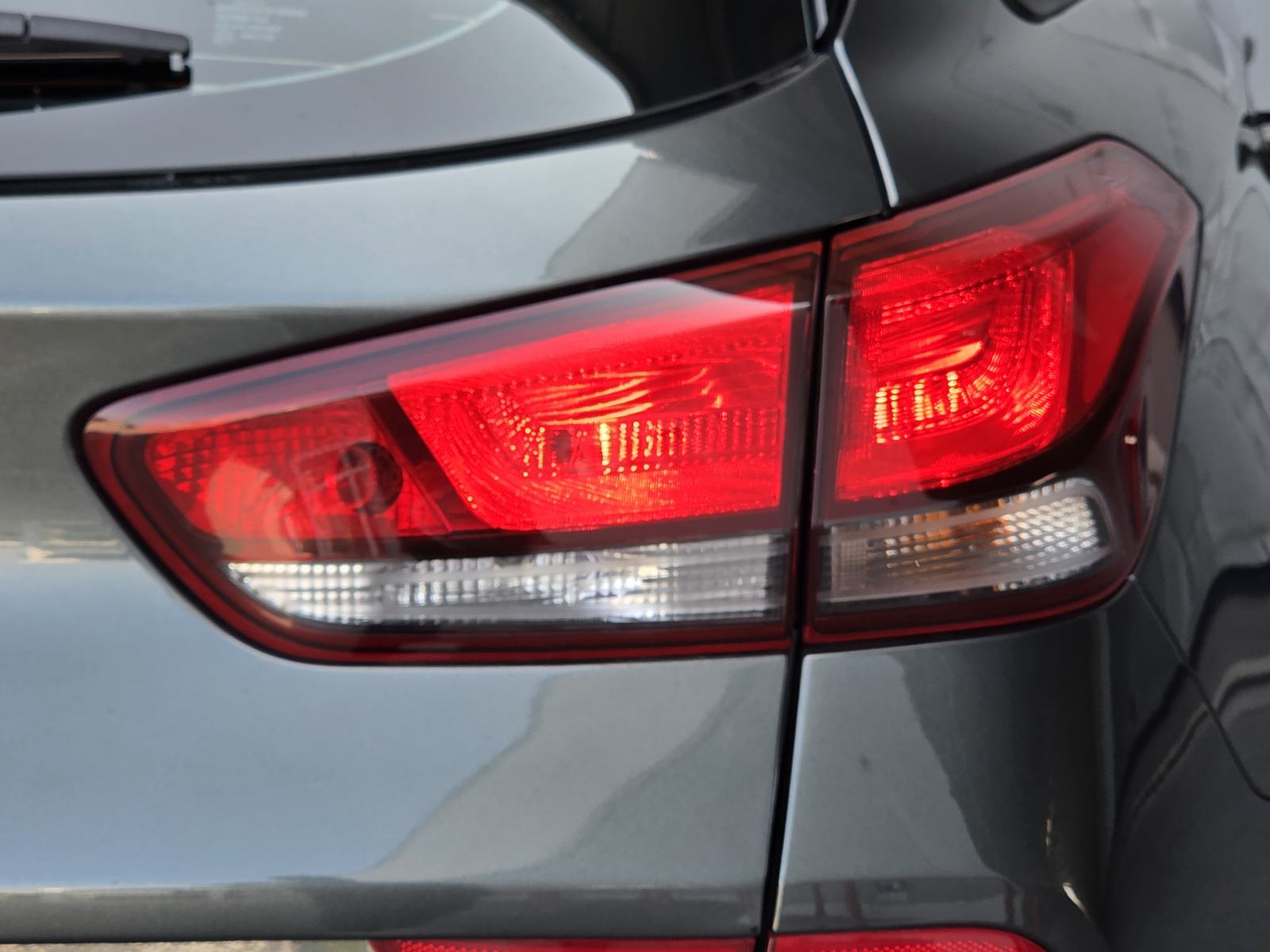 Hyundai i30 1,6 CRDI automatik,NAVI,KAMERA,LED ,1 VL,SERVISNA HYUNDAI, fotografija 13