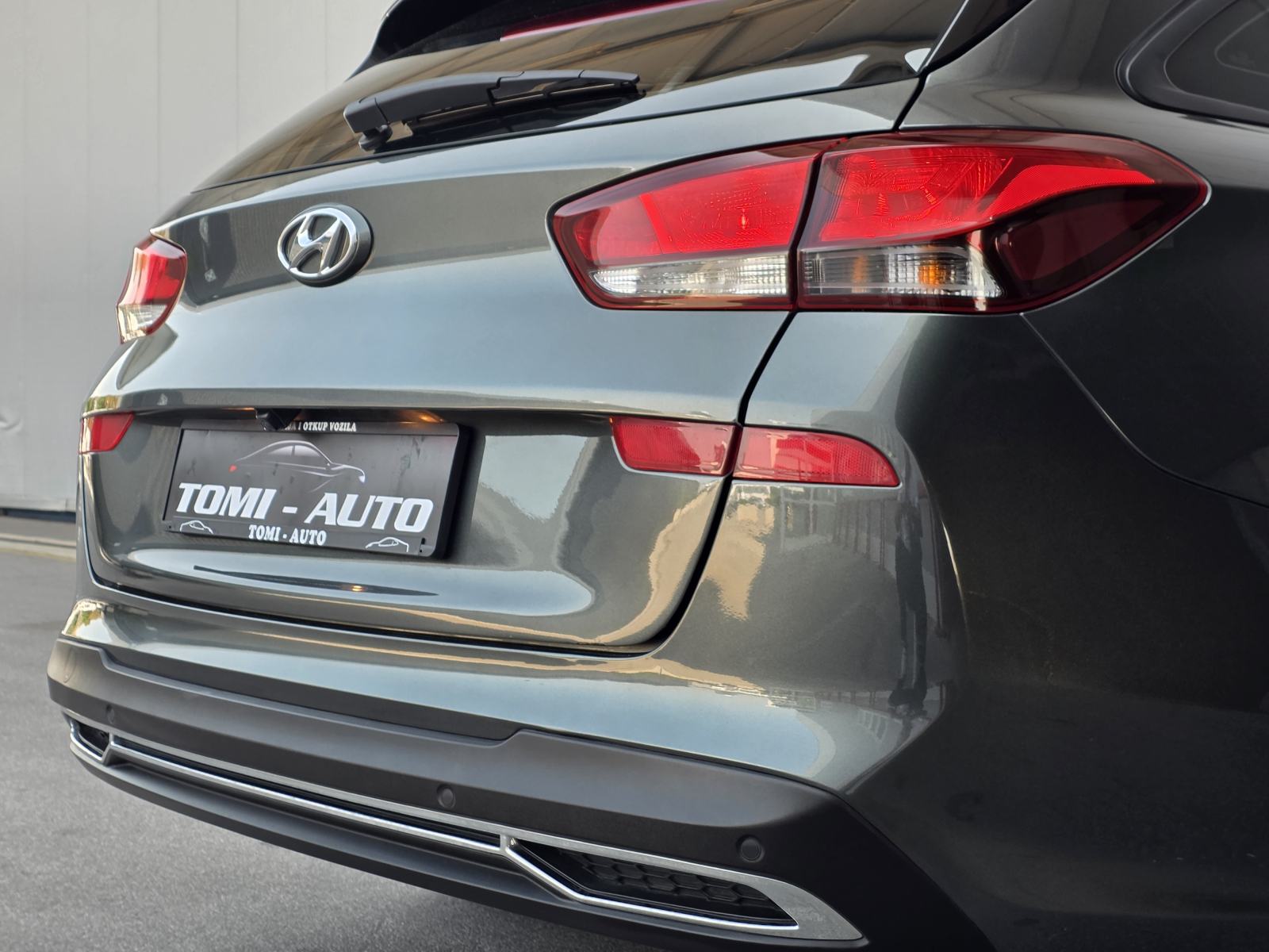 Hyundai i30 1,6 CRDI automatik,NAVI,KAMERA,LED ,1 VL,SERVISNA HYUNDAI, fotografija 14
