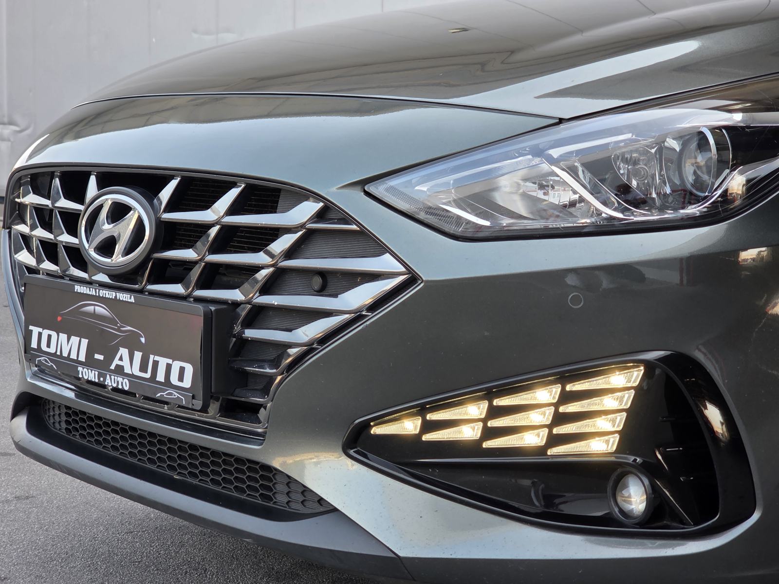Hyundai i30 1,6 CRDI automatik,NAVI,KAMERA,LED ,1 VL,SERVISNA HYUNDAI, fotografija 16