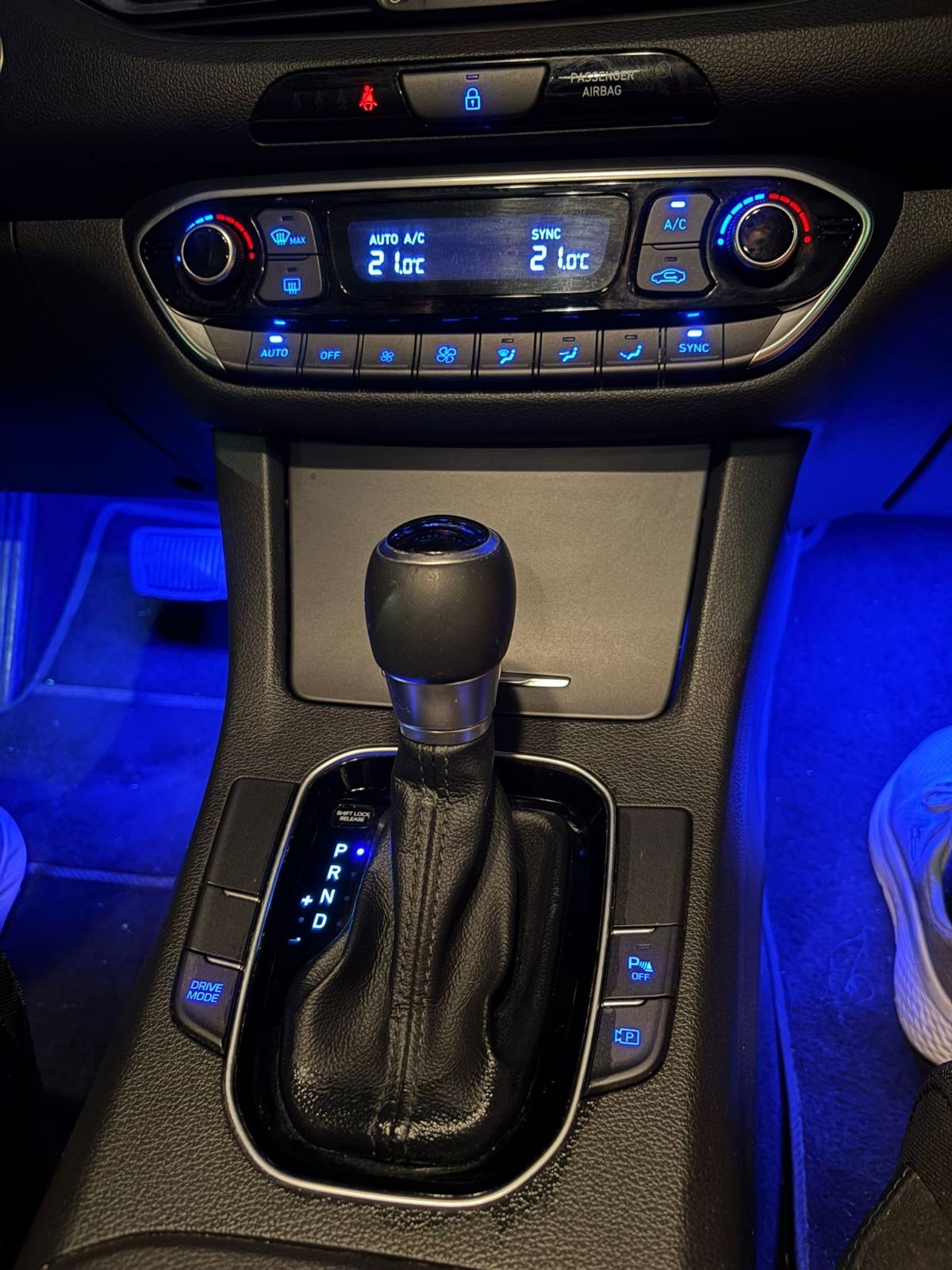 Hyundai i30 Automatik 1.6. CRDi 2022. SERVISNA/REG. DO 05/27 -NOVI DPF, fotografija 12