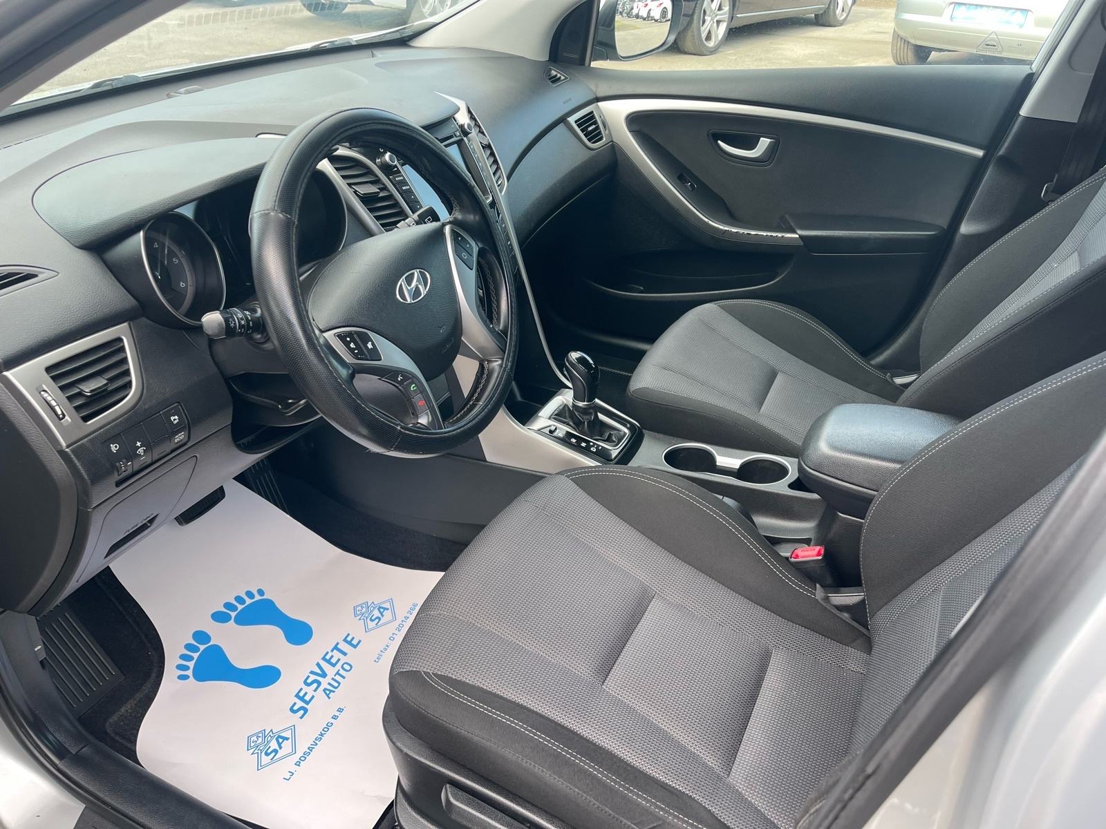 Hyundai i30 1,6 CRDi automatik !!, fotografija 8