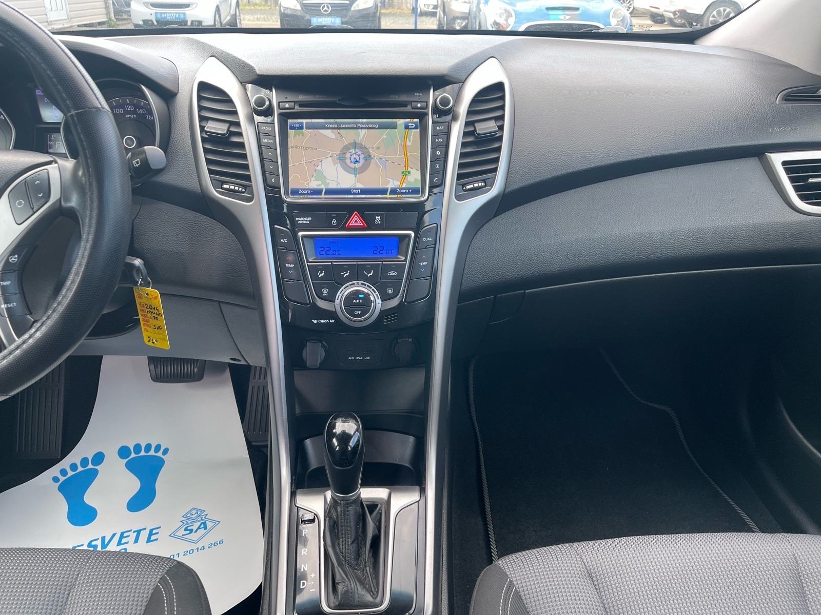 Hyundai i30 1,6 CRDi automatik !!, fotografija 12