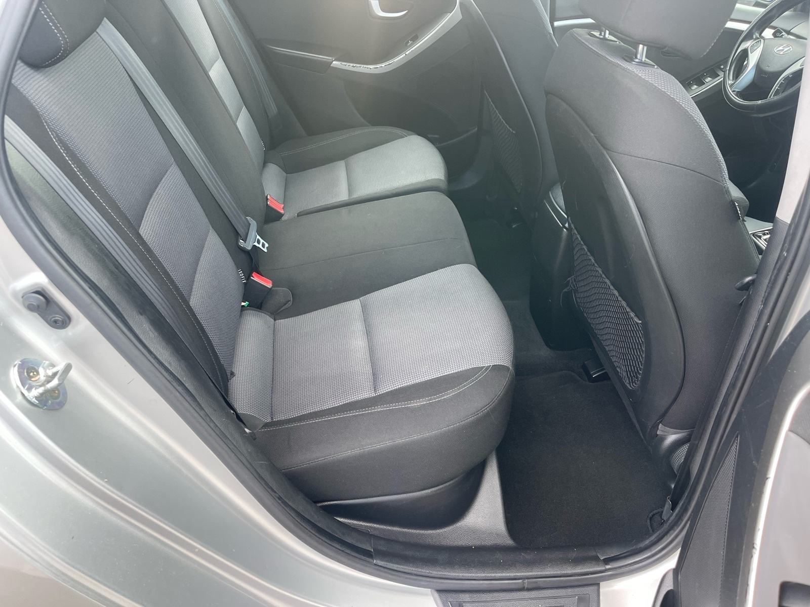 Hyundai i30 1,6 CRDi automatik !!, fotografija 16