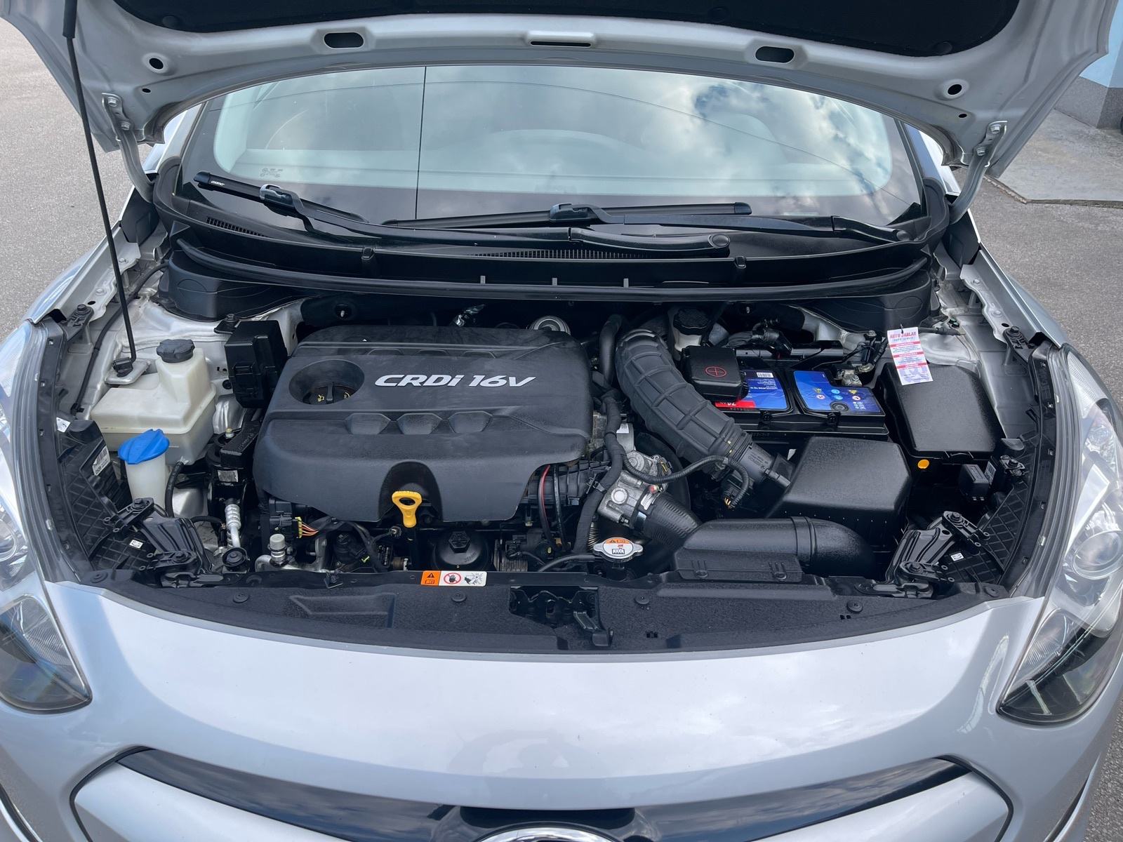 Hyundai i30 1,6 CRDi automatik !!, fotografija 18