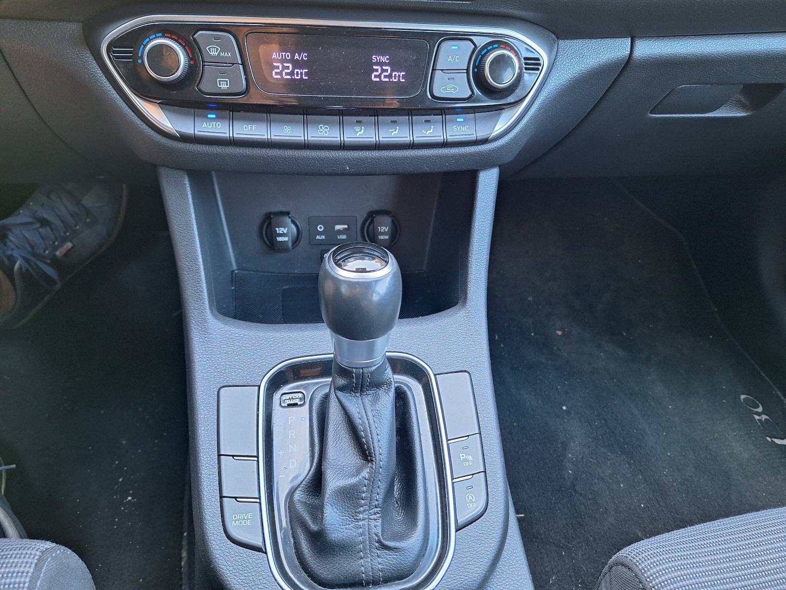 Hyundai i30 1.6 CRDi automatik, fotografija 6