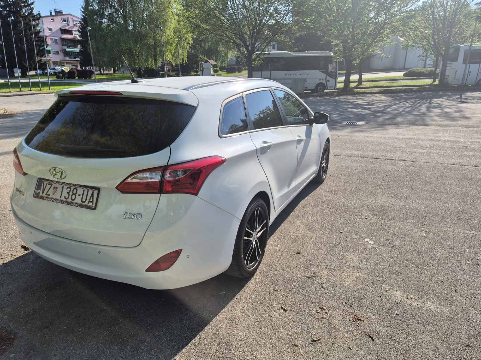 Hyundai i30 CW 1,6 CRDi NAVIGACIJA, KAMERA, fotografija 3