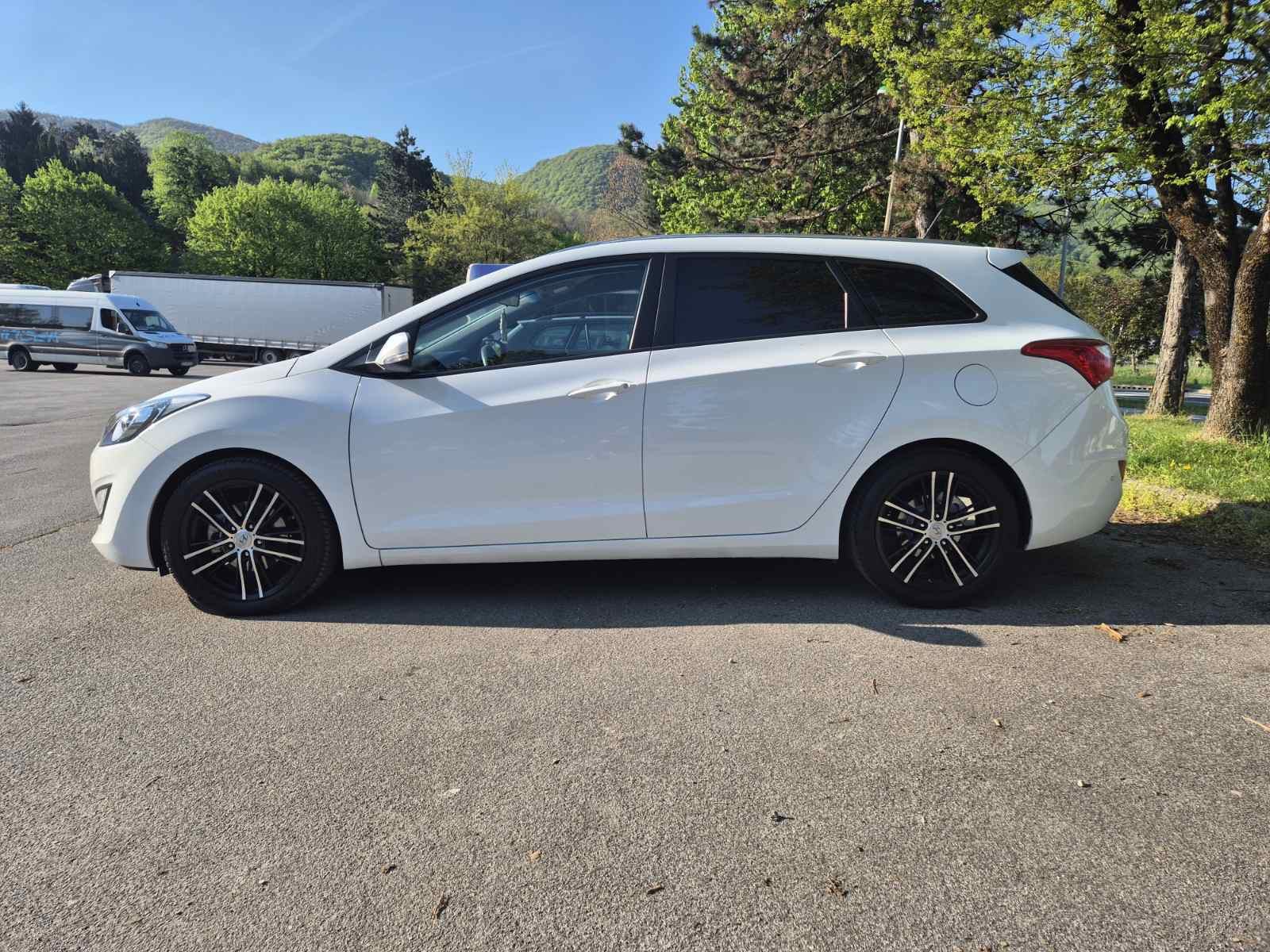 Hyundai i30 CW 1,6 CRDi NAVIGACIJA, KAMERA, fotografija 5