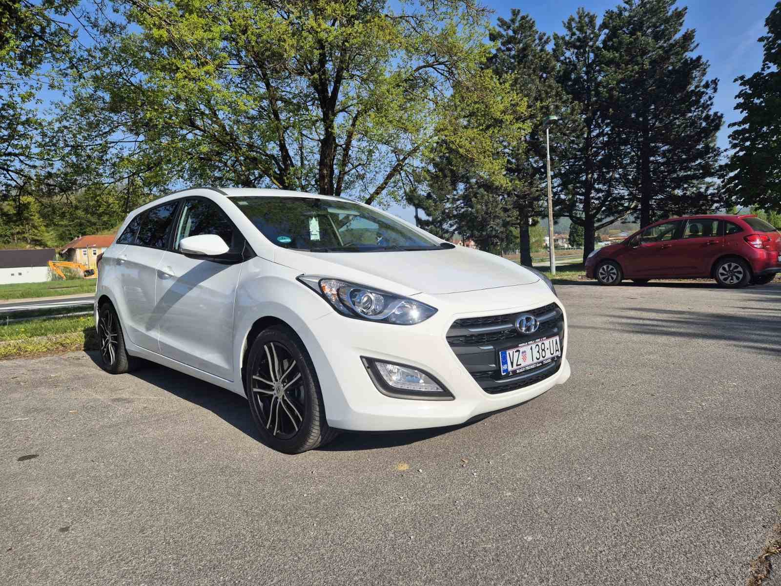 Hyundai i30 CW 1,6 CRDi NAVIGACIJA, KAMERA, fotografija 8