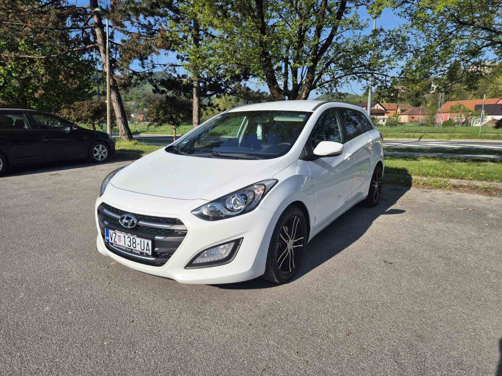Hyundai i30 CW 1,6 CRDi NAVIGACIJA, KAMERA, fotografija 9