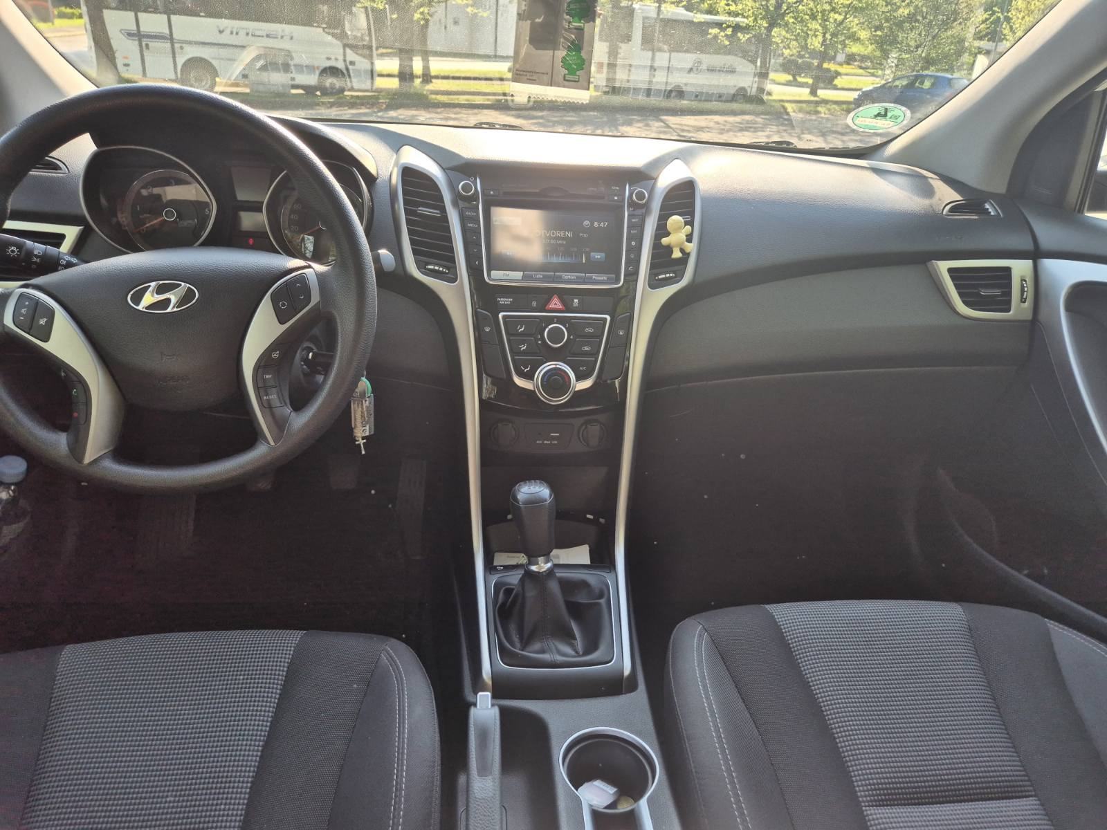 Hyundai i30 CW 1,6 CRDi NAVIGACIJA, KAMERA, fotografija 14