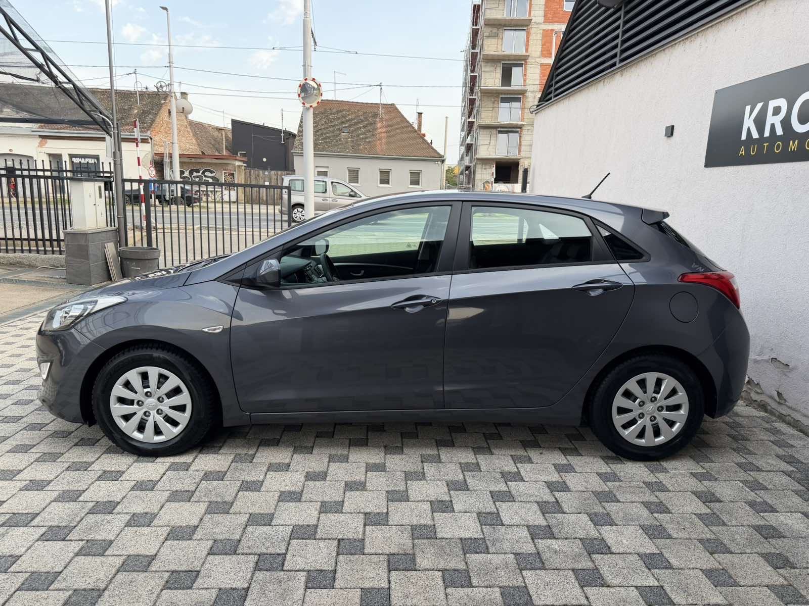 HYUNDAI i30 1,6 CRDI (KLIMA,LED,SERVISNA-160.000 km…), fotografija 7