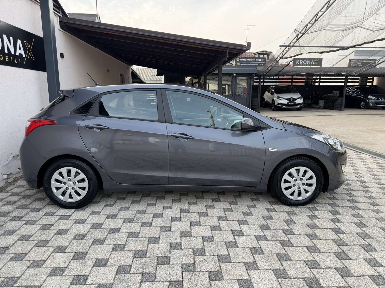 HYUNDAI i30 1,6 CRDI (KLIMA,LED,SERVISNA-160.000 km…), fotografija 8