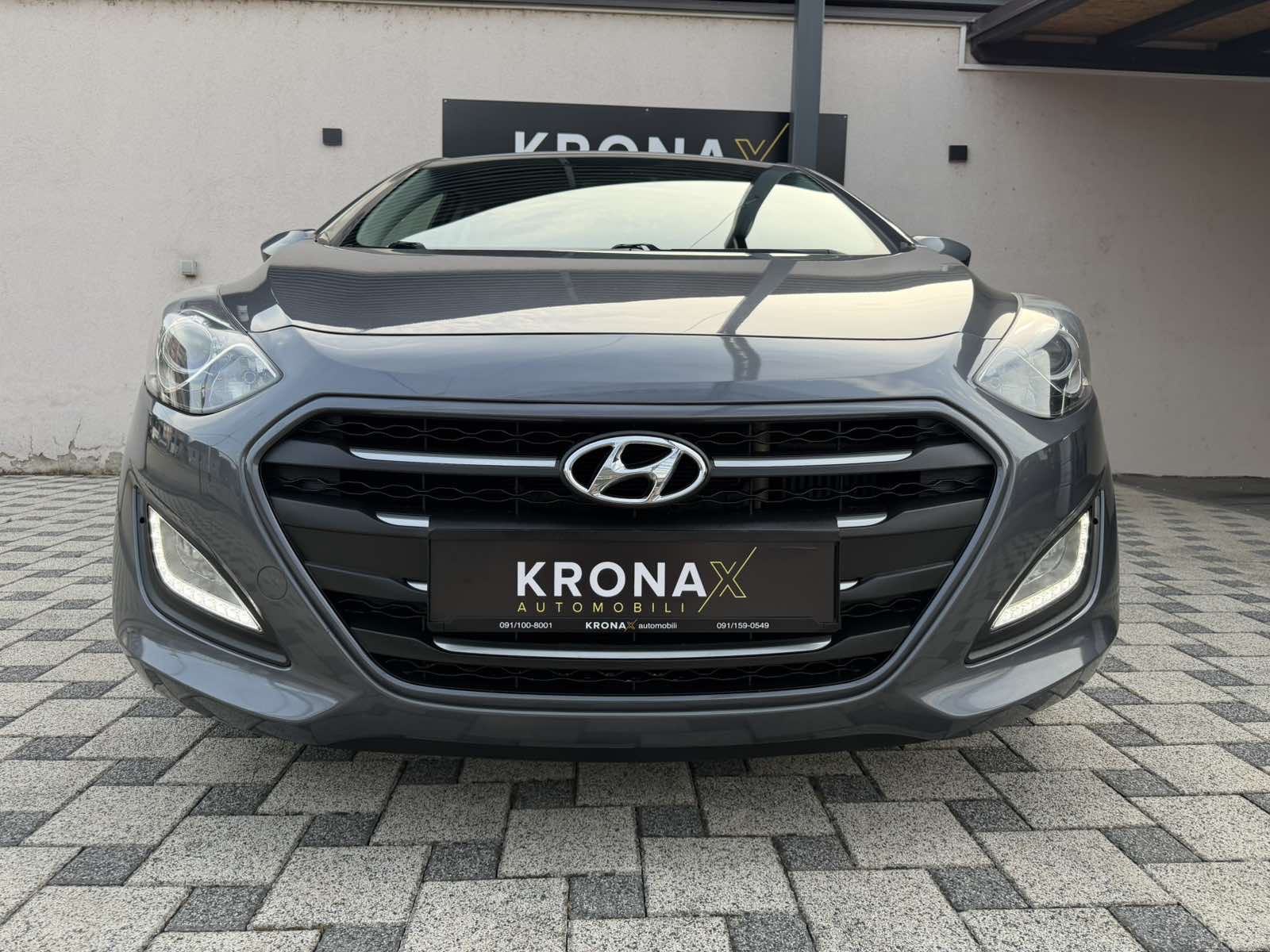 HYUNDAI i30 1,6 CRDI (KLIMA,LED,SERVISNA-160.000 km…), fotografija 11