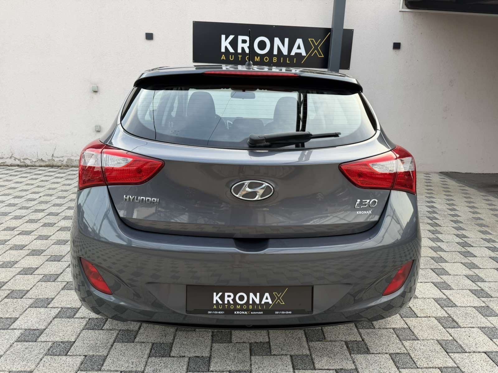 HYUNDAI i30 1,6 CRDI (KLIMA,LED,SERVISNA-160.000 km…), fotografija 5