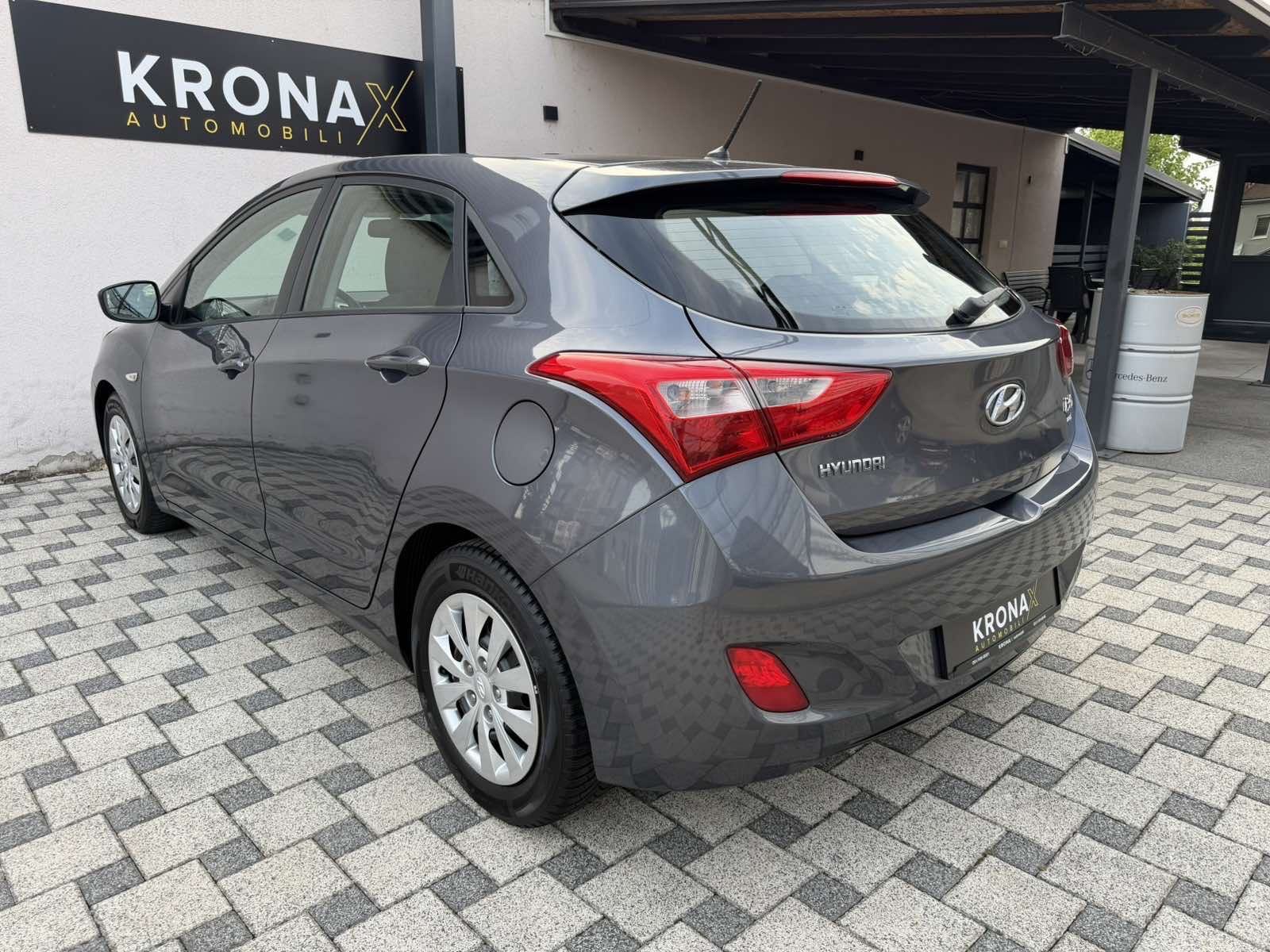 HYUNDAI i30 1,6 CRDI (KLIMA,LED,SERVISNA-160.000 km…), fotografija 6