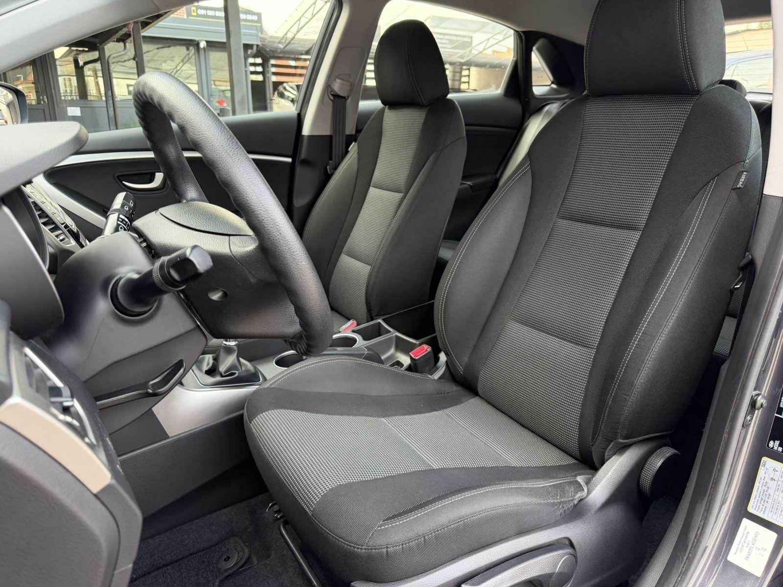 HYUNDAI i30 1,6 CRDI (KLIMA,LED,SERVISNA-160.000 km…), fotografija 13