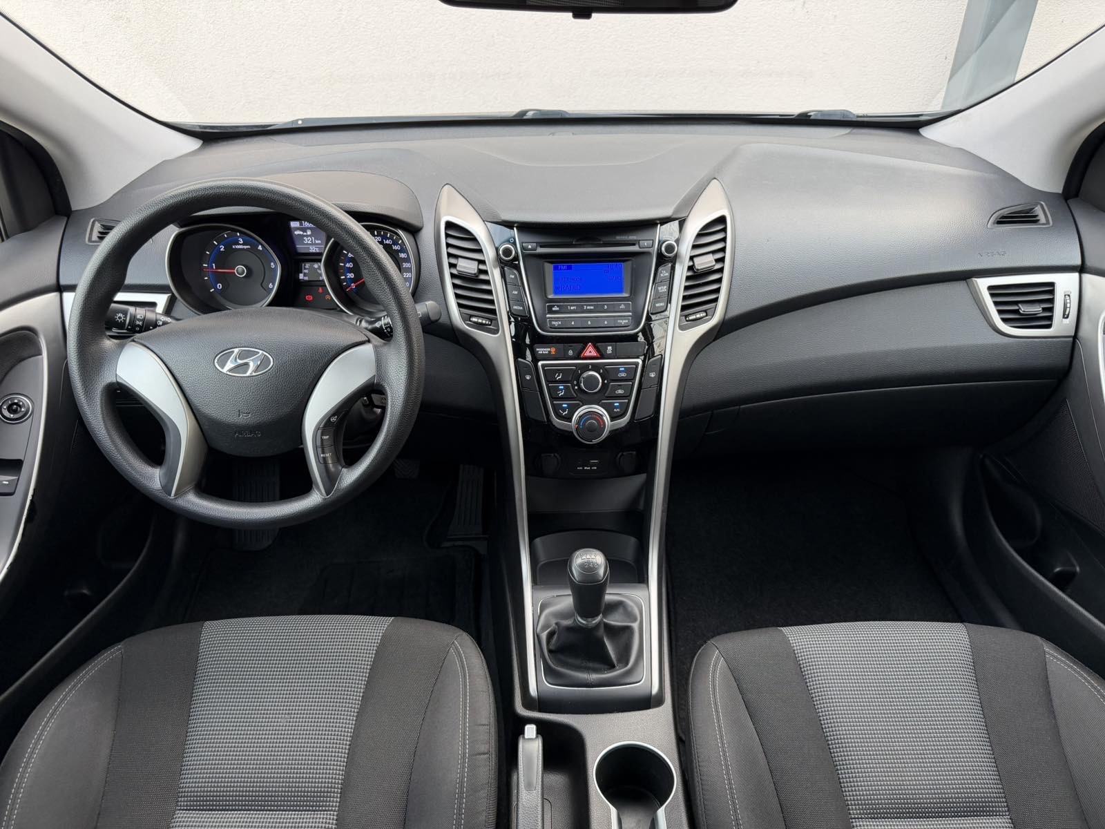 HYUNDAI i30 1,6 CRDI (KLIMA,LED,SERVISNA-160.000 km…), fotografija 16