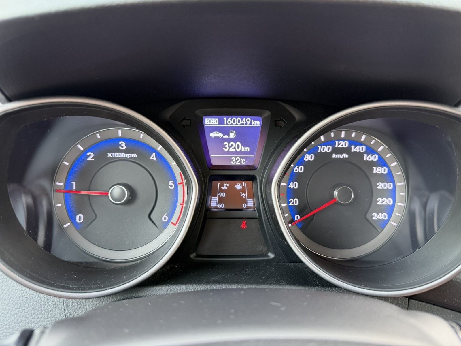 HYUNDAI i30 1,6 CRDI (KLIMA,LED,SERVISNA-160.000 km…), fotografija 19