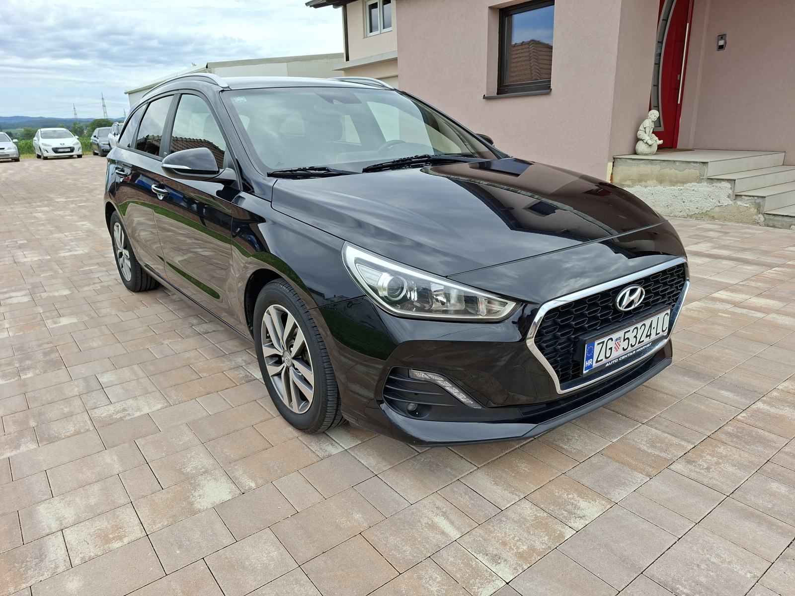 Hyundai i30 1.6 CRDi **REG-1-GOD** KLIMA NAVIGACIJA **KREDIT-KARTICE**, pogled izvana - slika 3