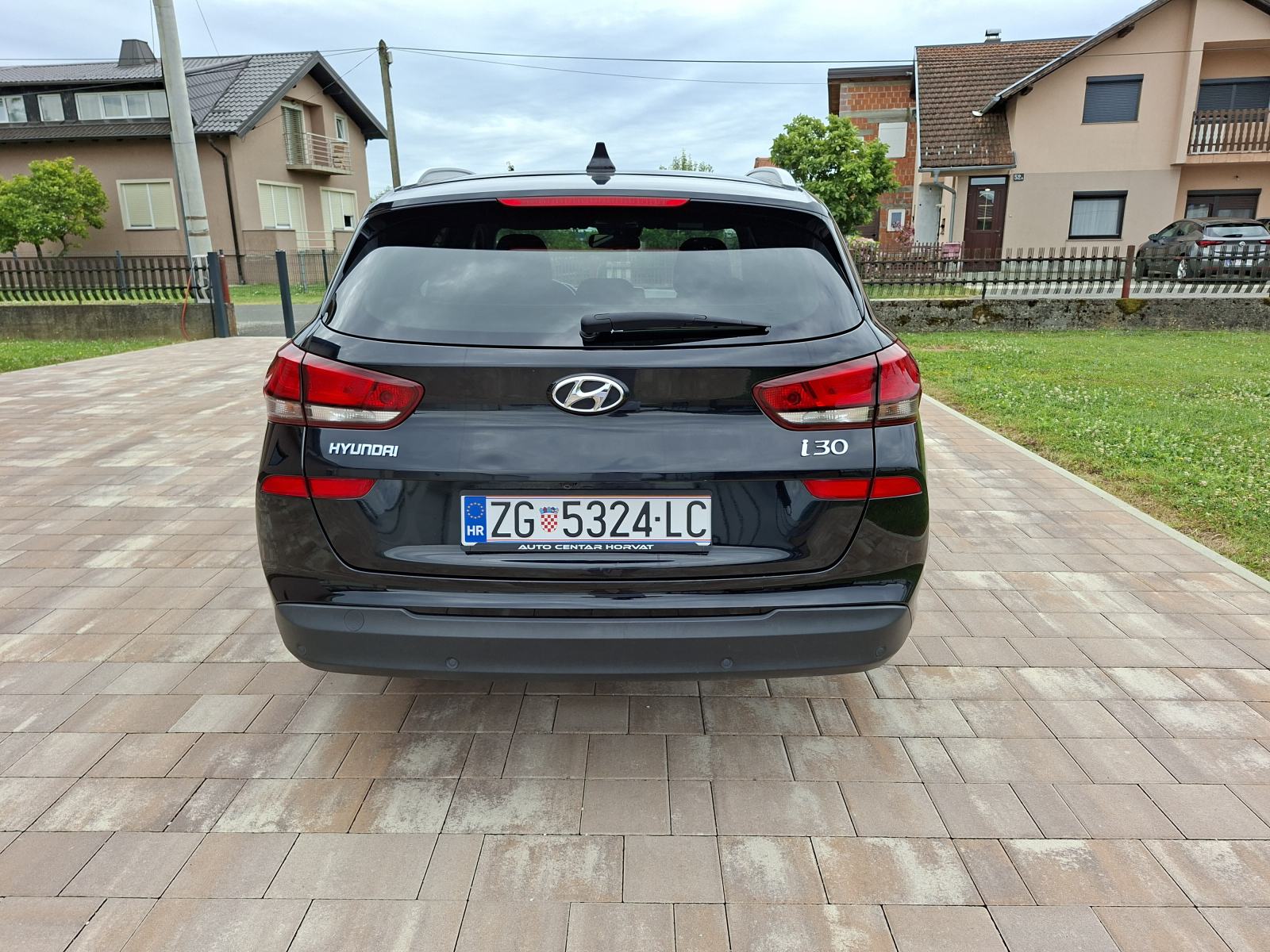 Hyundai i30 1.6 CRDi **REG-1-GOD** KLIMA NAVIGACIJA **KREDIT-KARTICE**, fotografija 6