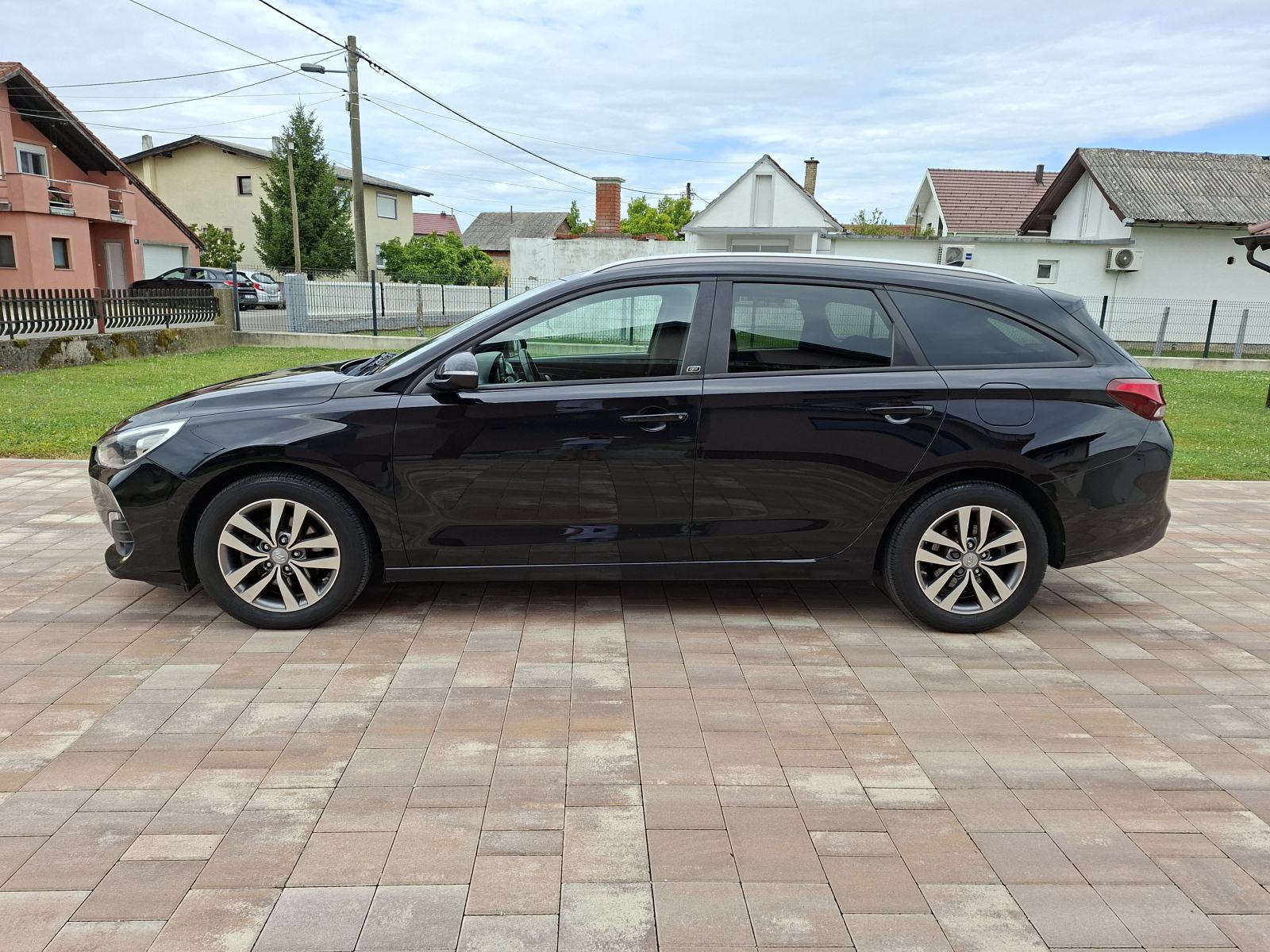 Hyundai i30 1.6 CRDi **REG-1-GOD** KLIMA NAVIGACIJA **KREDIT-KARTICE**, fotografija 8
